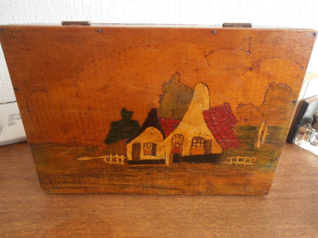 Antieke houten doos met gebrandschilderd tafereel, Ophalen of Verzenden