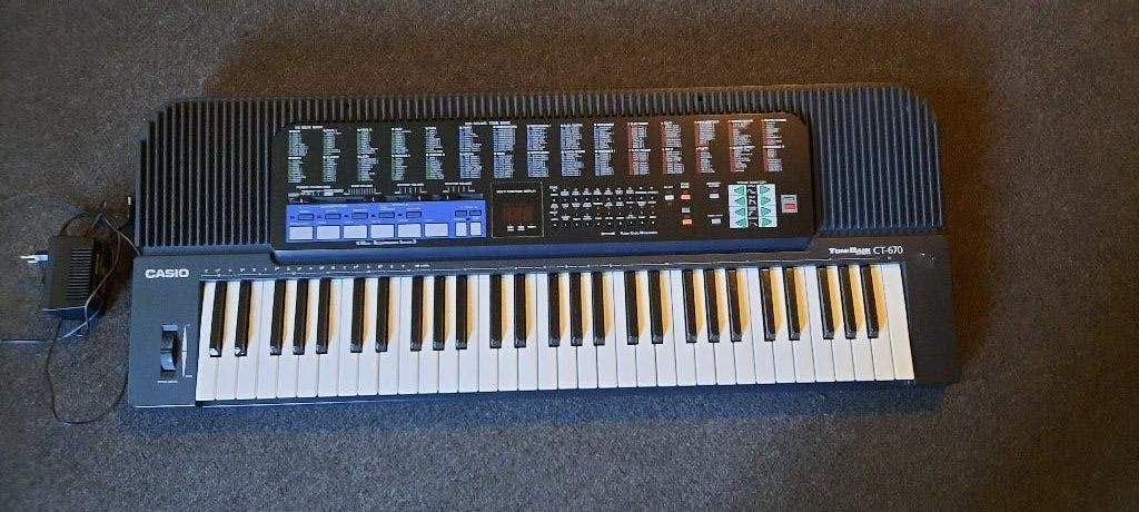 Casio keyboard CT 670, Ophalen, Zo goed als nieuw, 61 toetsen, Casio