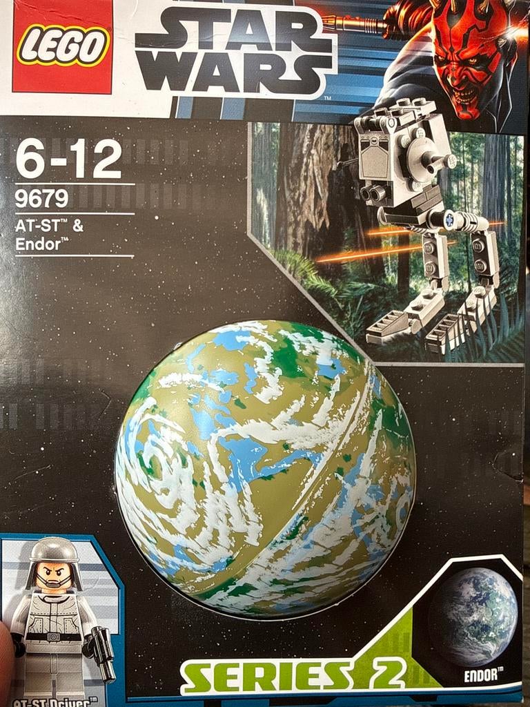 LEGO Star Wars 9679 AT-ST & Endor - Sealed, doos licht besch, Ophalen of Verzenden, Nieuw