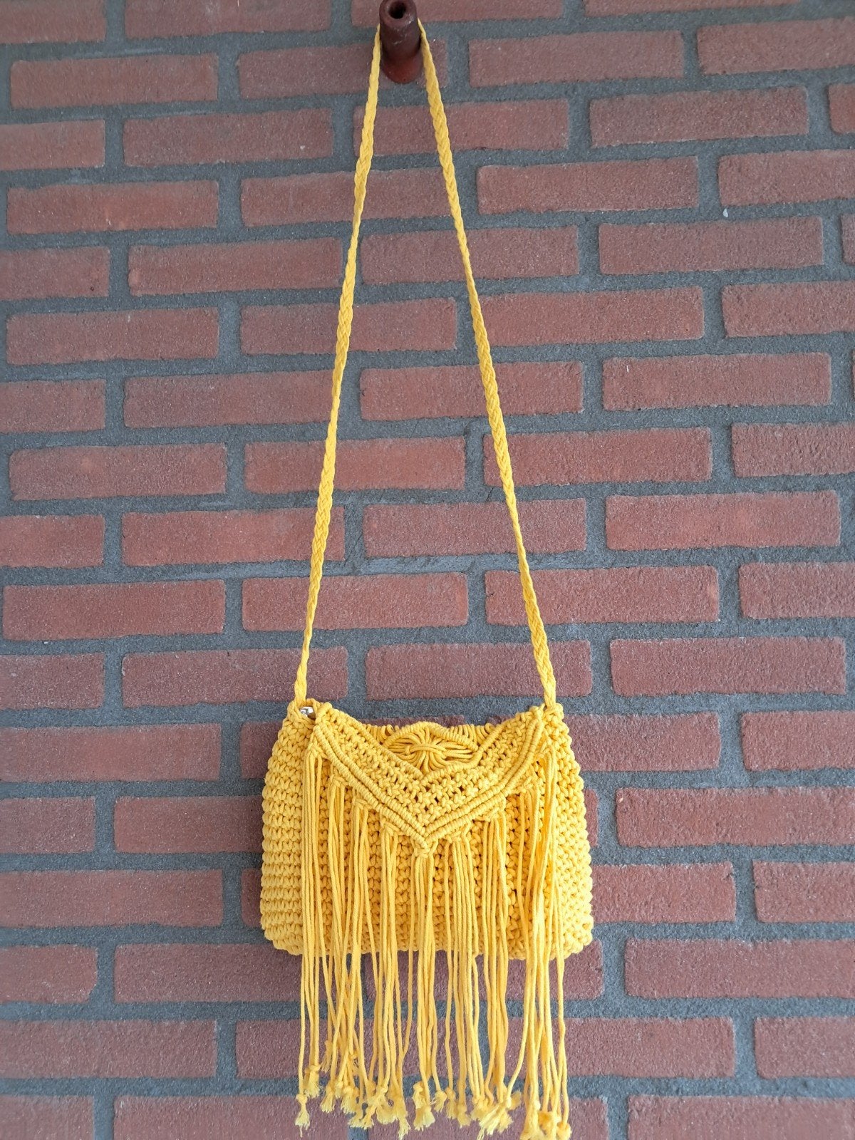 Handgemaakte gele macramé crossbody tas., Ophalen of Verzenden