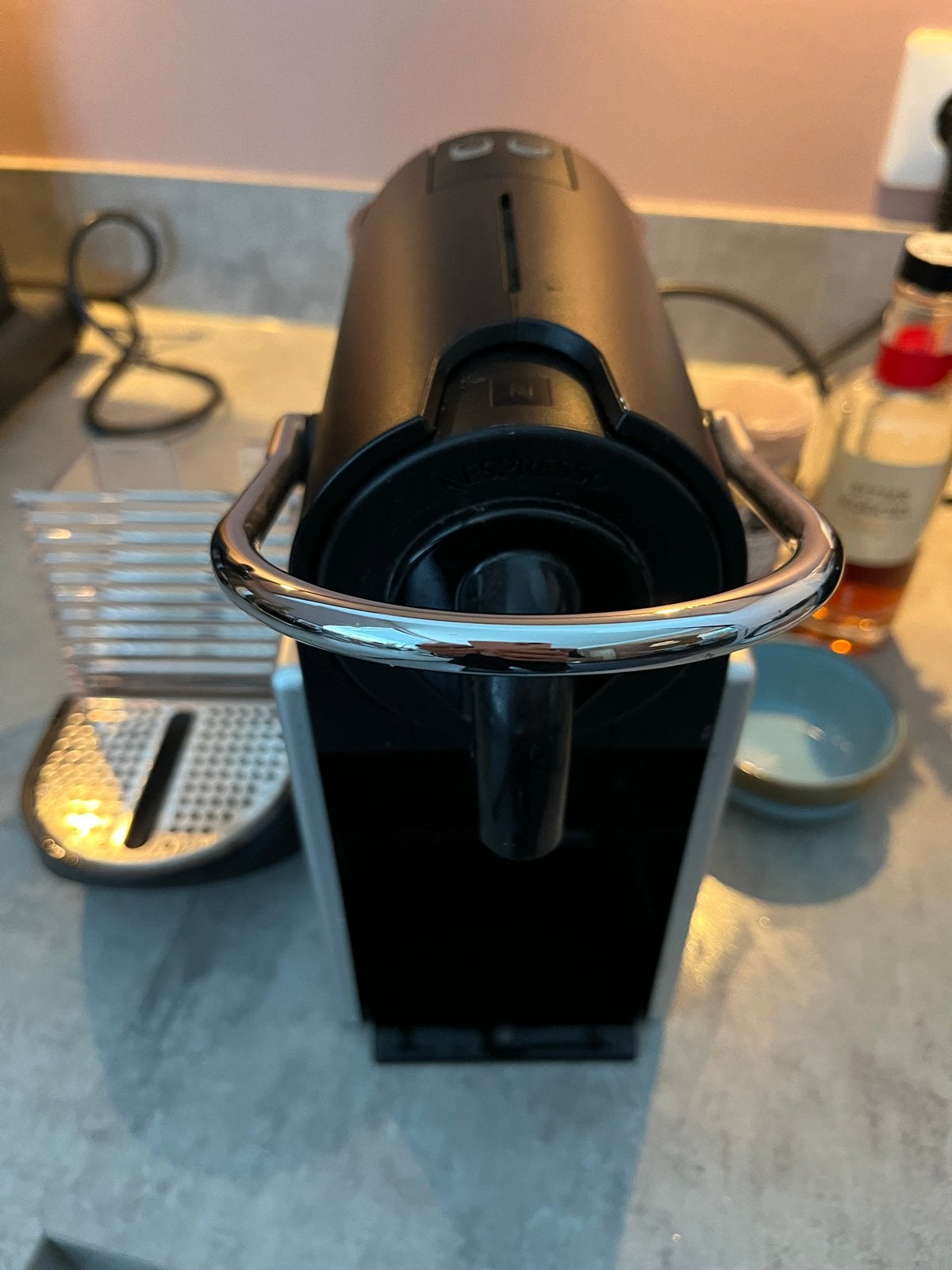 Nespresso Pixie D61 Koffiecupmachine Zwart, Gebruikt, Espresso apparaat, Ophalen of Verzenden, 1 kopje