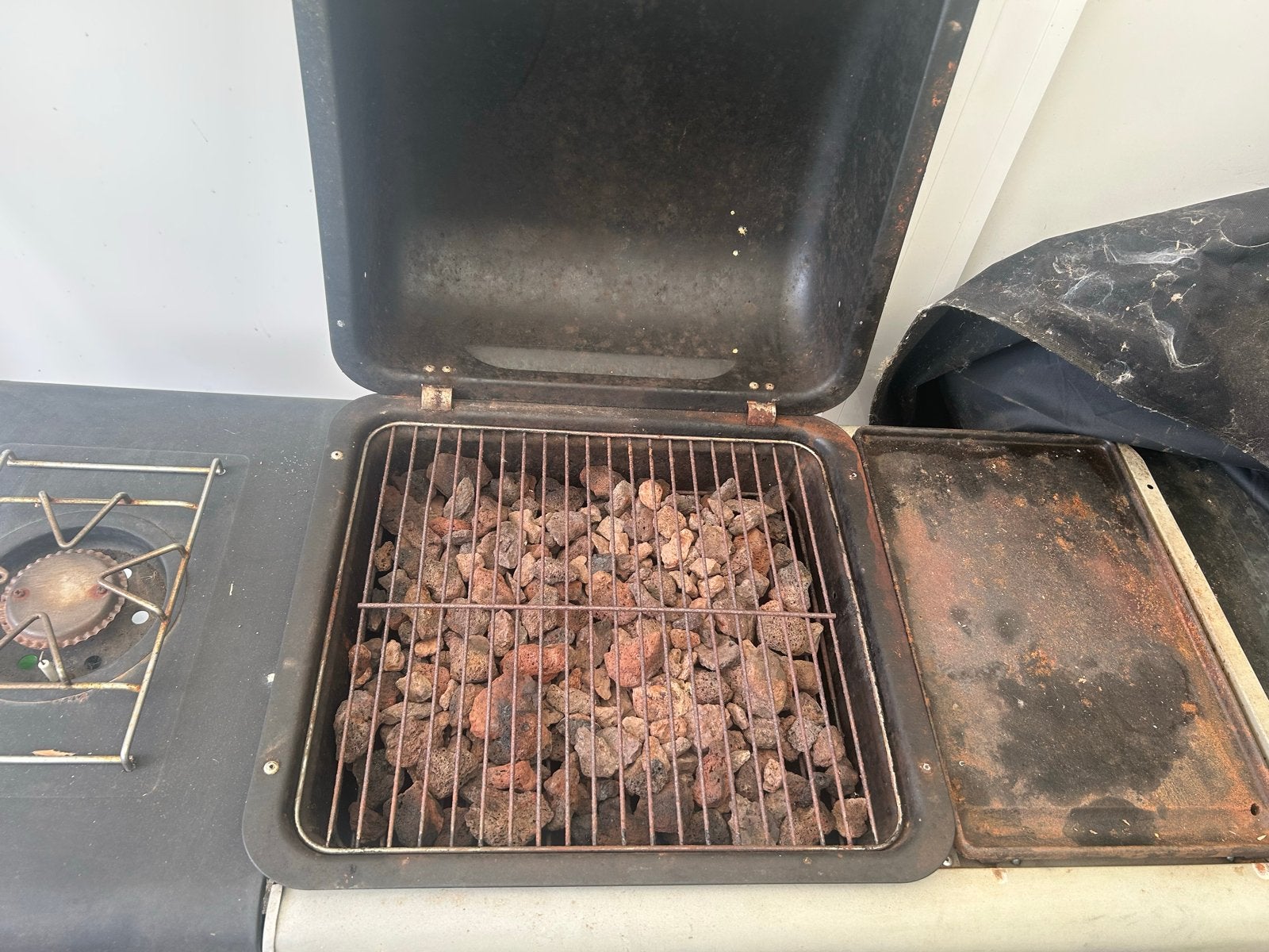 Gasbarbecue met kookplaat en lavastenen incl. Beschermhoes, Ophalen, Gebruikt