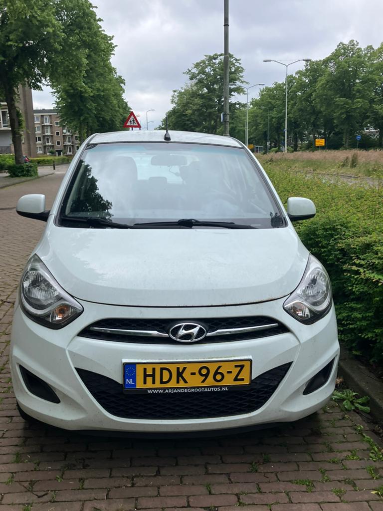 Hyundai i10 1.1I 5DR AUT 2013 Wit, Auto's, Hyundai, 4 cilinders, 400 kg, Wit, I10
