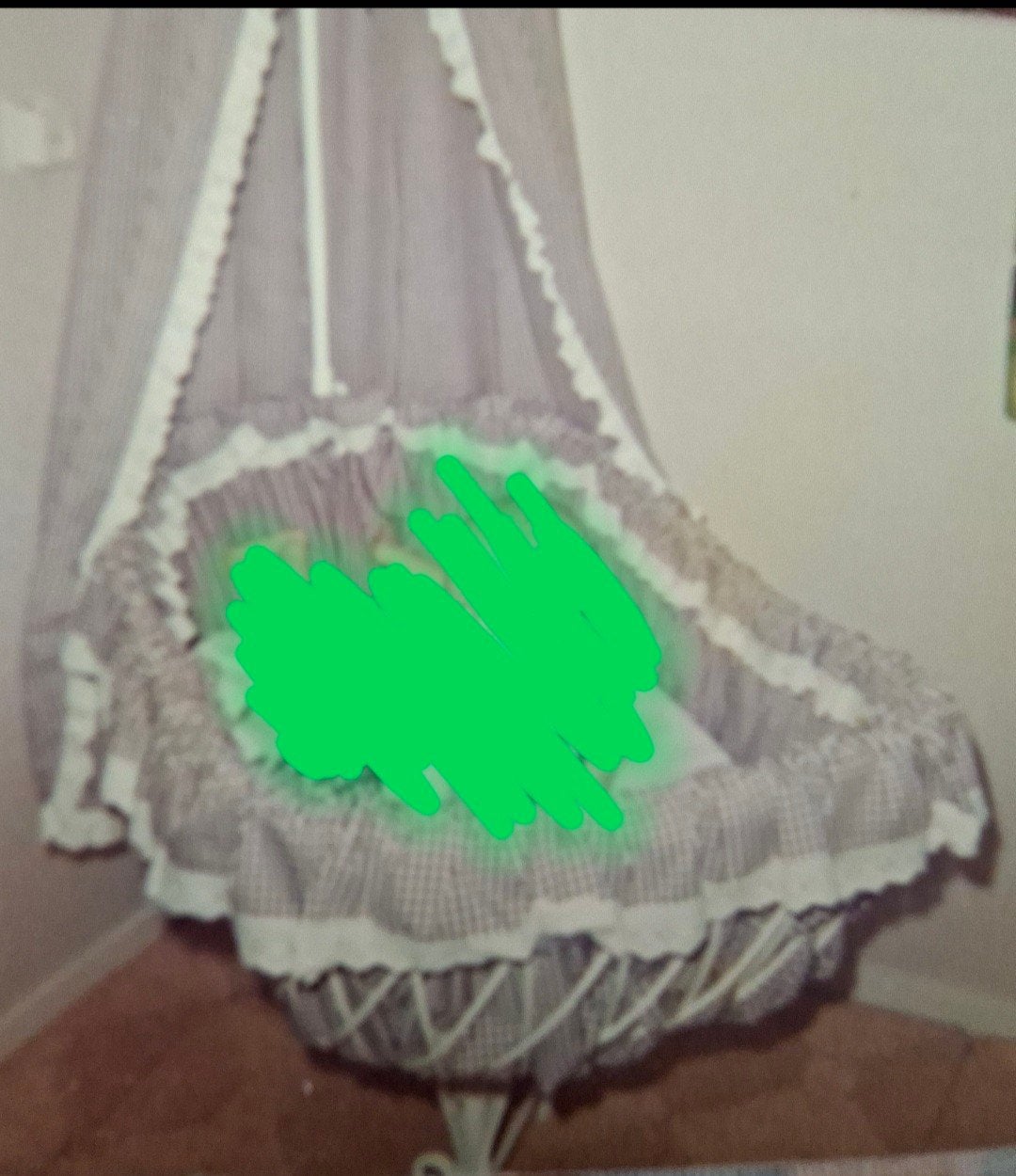 Rotan wieg met wit smeedijzeren onderstel, Ophalen, Gebruikt, Wieg