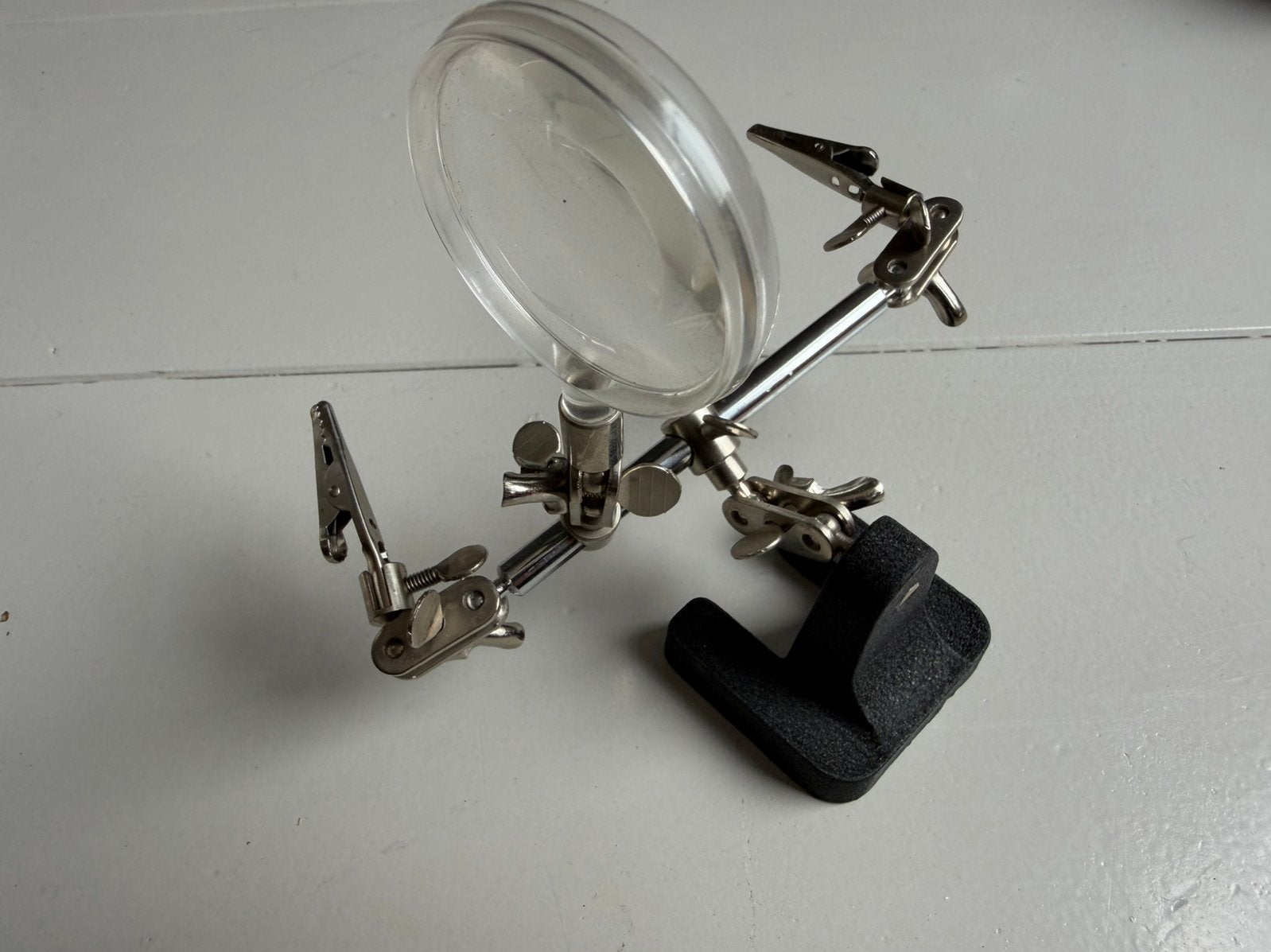 Derde hand met vergrootglas en 3 klemmen – soldeerhulp, Ophalen of Verzenden, Zo goed als nieuw, Vergrootglas of Loep