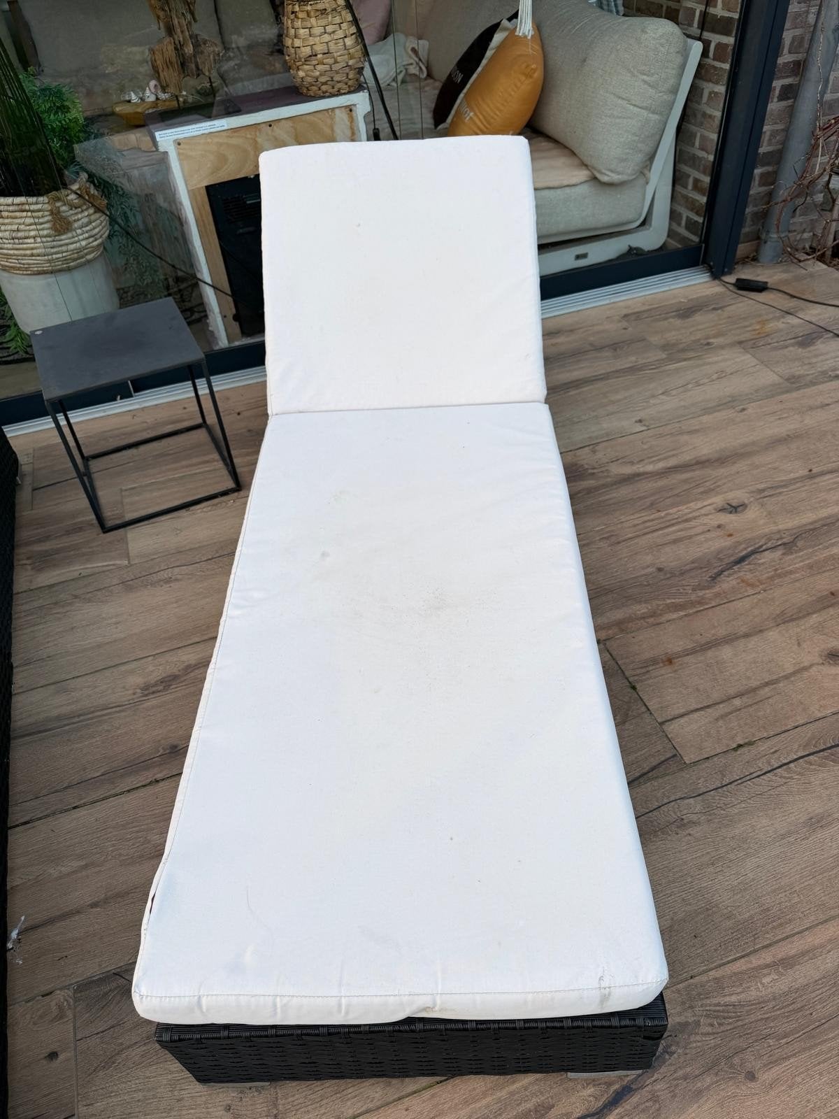Twee luxe loungebedden met kussens, Ophalen