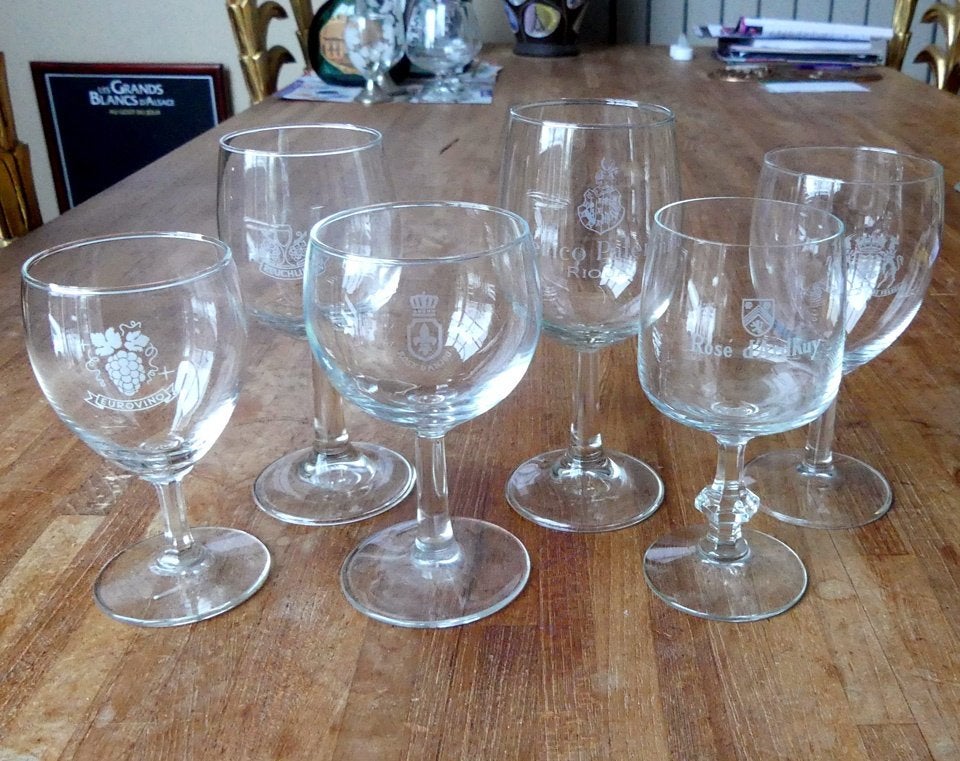 Wijnglazen 6x diverse prints wijn glazen merken, Huis en Inrichting, Keuken | Servies, Glas of Glazen, Gebruikt, Ophalen of Verzenden