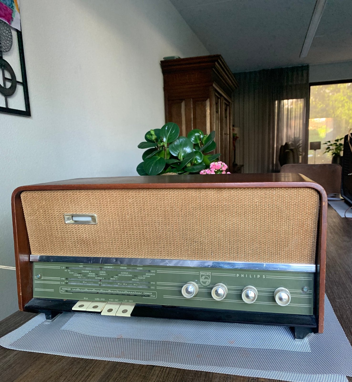 Philips oude radio, Ophalen