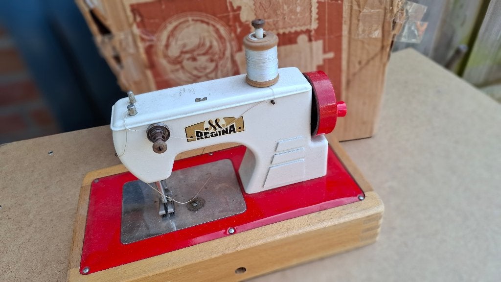 Naaimachine Regina metaal 1960, Ophalen of Verzenden