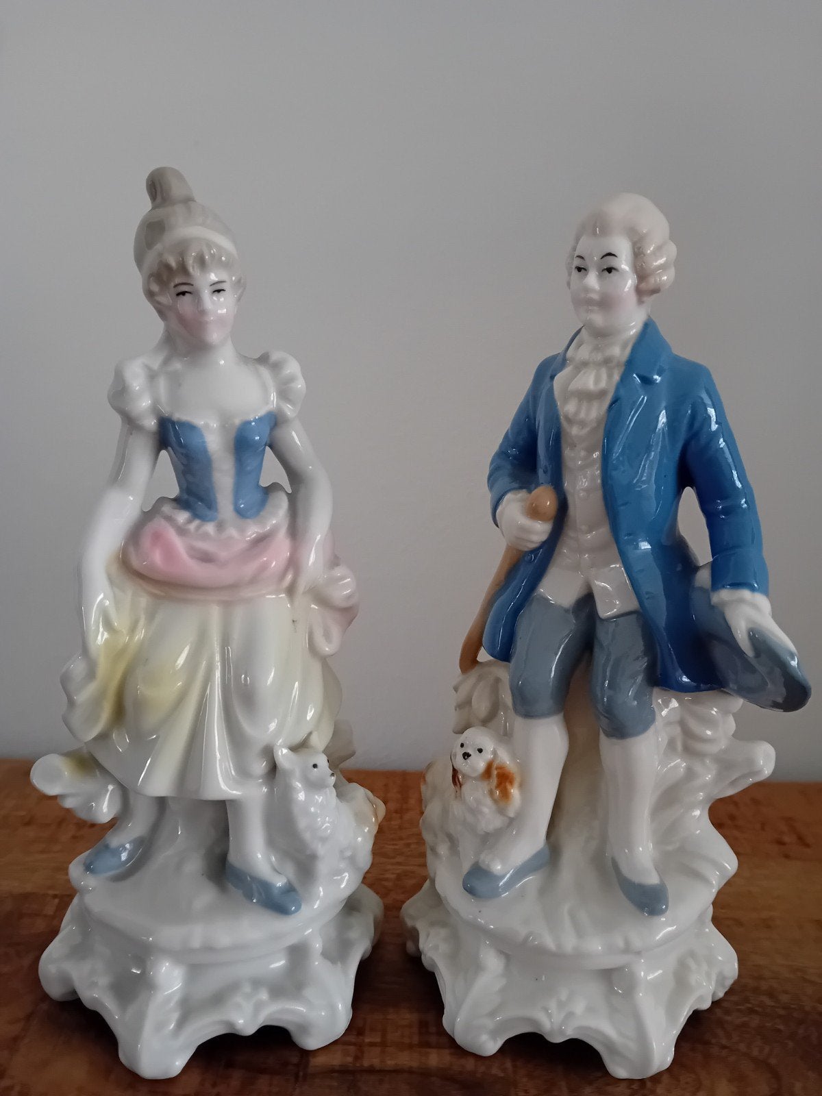 2 beeldjes van porselein., Ophalen of Verzenden