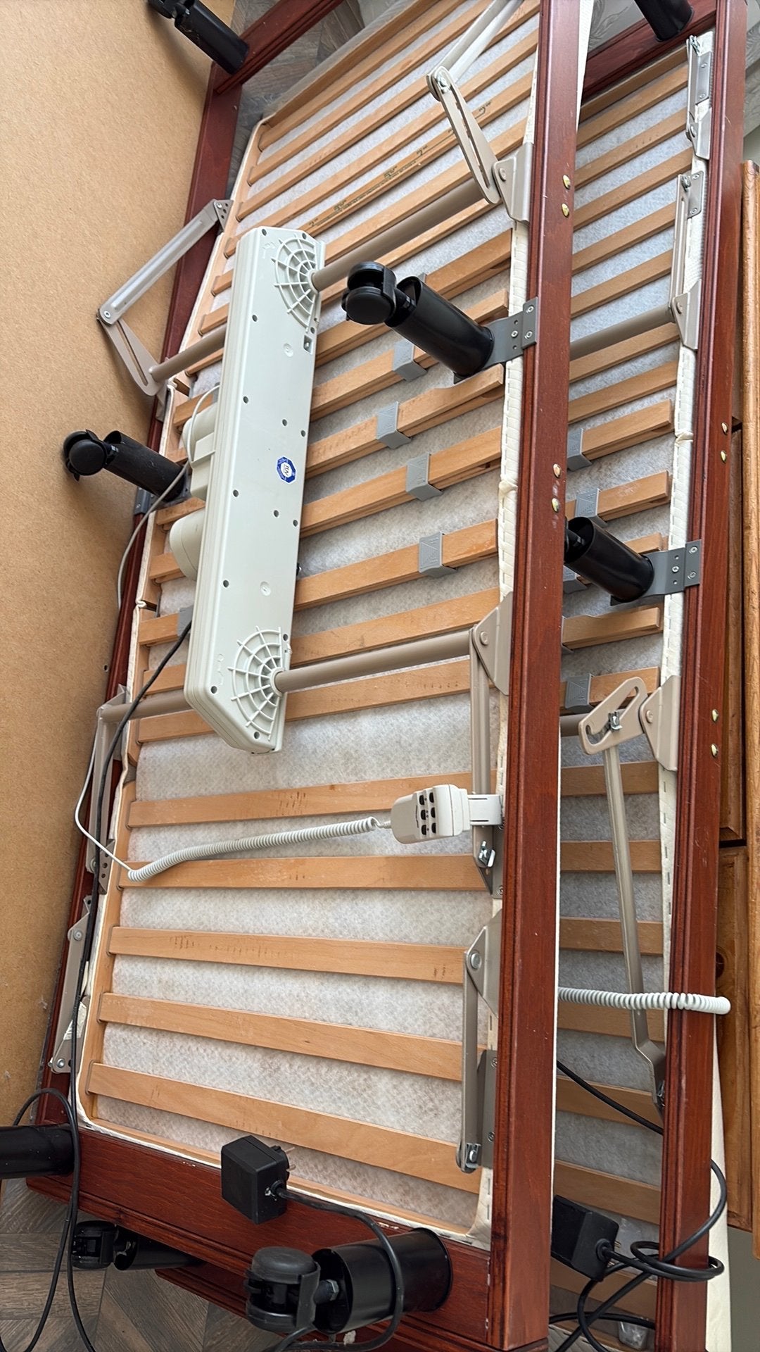2 elektronische lattenbodems, Ophalen, Zo goed als nieuw, Eenpersoons, 70 cm of minder