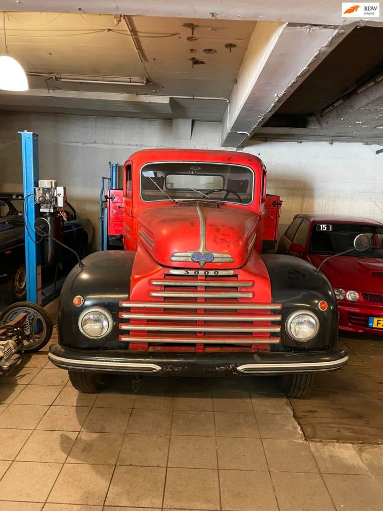 Ford FK 3000 Pick-up in dienst tot 1975, daarna in museum, Auto's, Vrachtwagens, Zwart, Bedrijf, Handgeschakeld, Ford