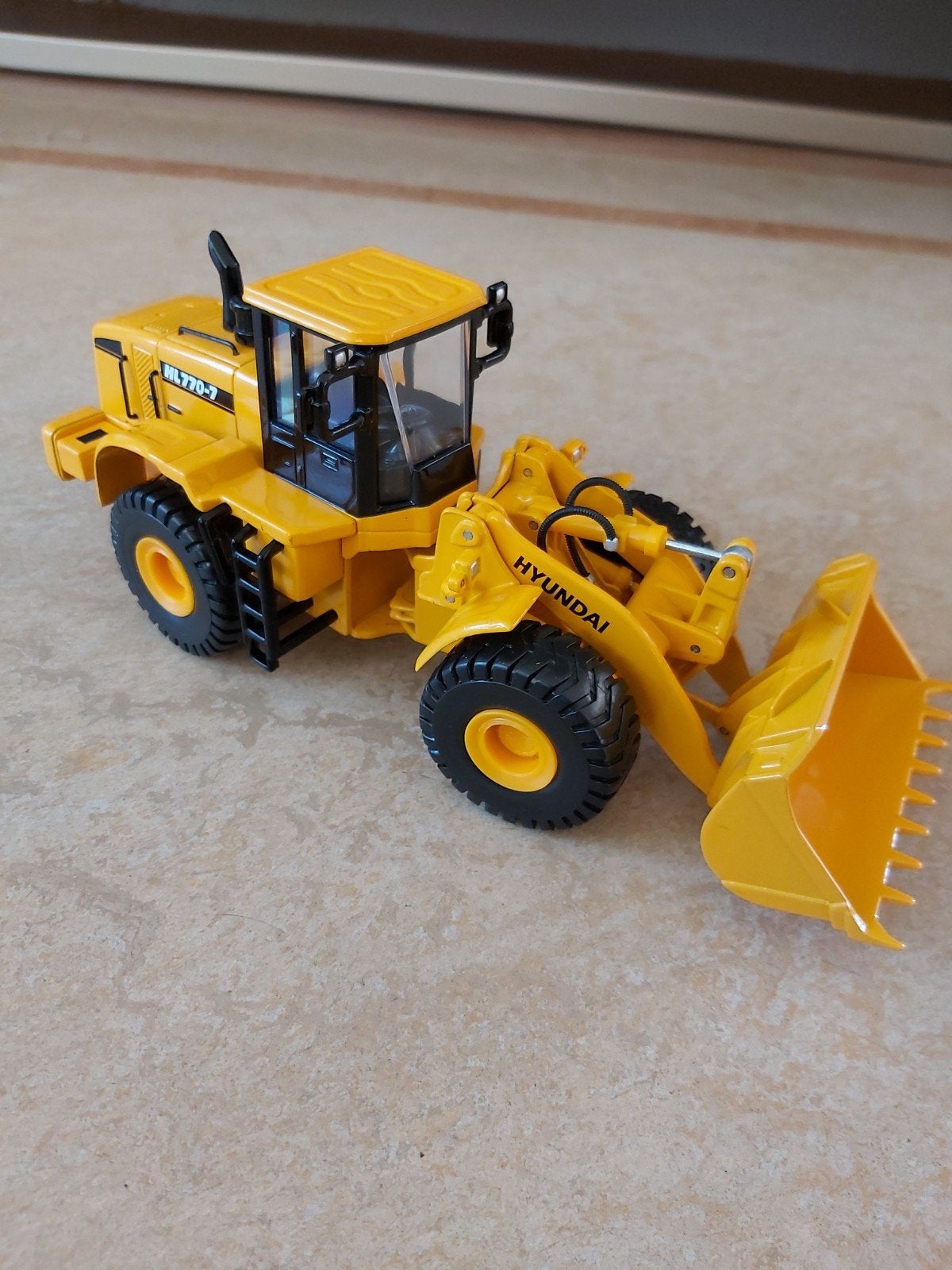 Hyundai HL770-7 hydraulische wiellader in de OVP schaal 1/40, Ophalen of Verzenden, Nieuw, Overige typen