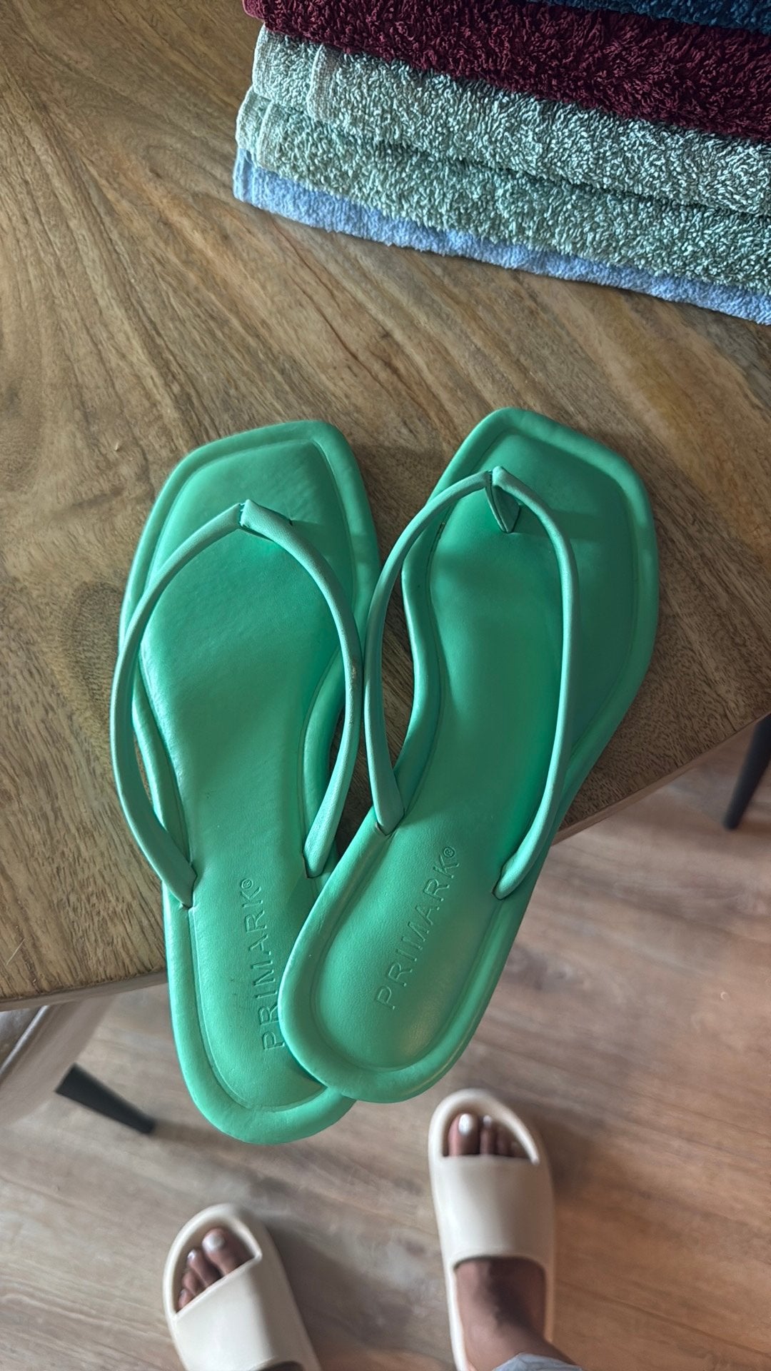 Slippers, Ophalen, Zo goed als nieuw
