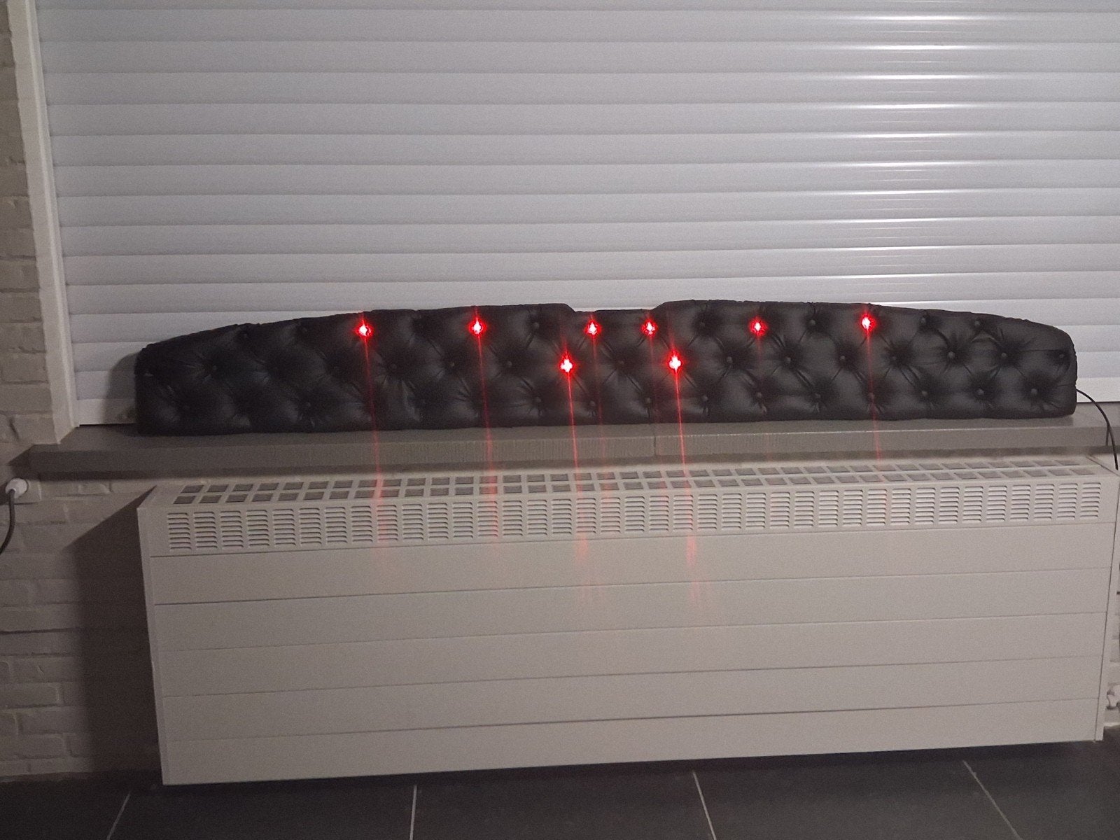 zwarte zonneklepplaat met rode leds volvo fh4-5-aero, Ophalen of Verzenden, Nieuw, Volvo, Interieur en Bekleding