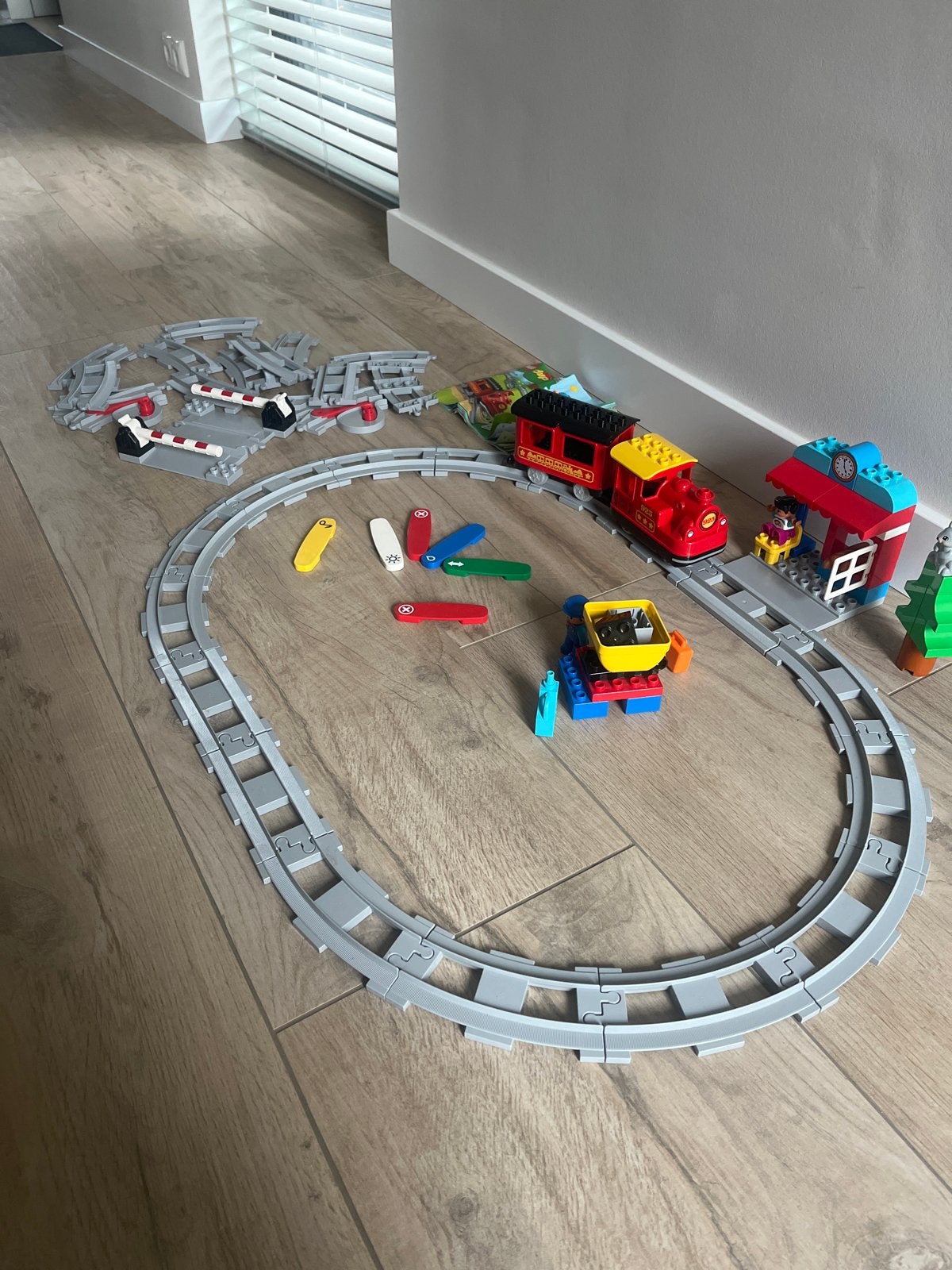 Duplo trein 10874 met extra wissels sporen en spoorovergang!, Kinderen en Baby's, Ophalen of Verzenden, Zo goed als nieuw, Compleet