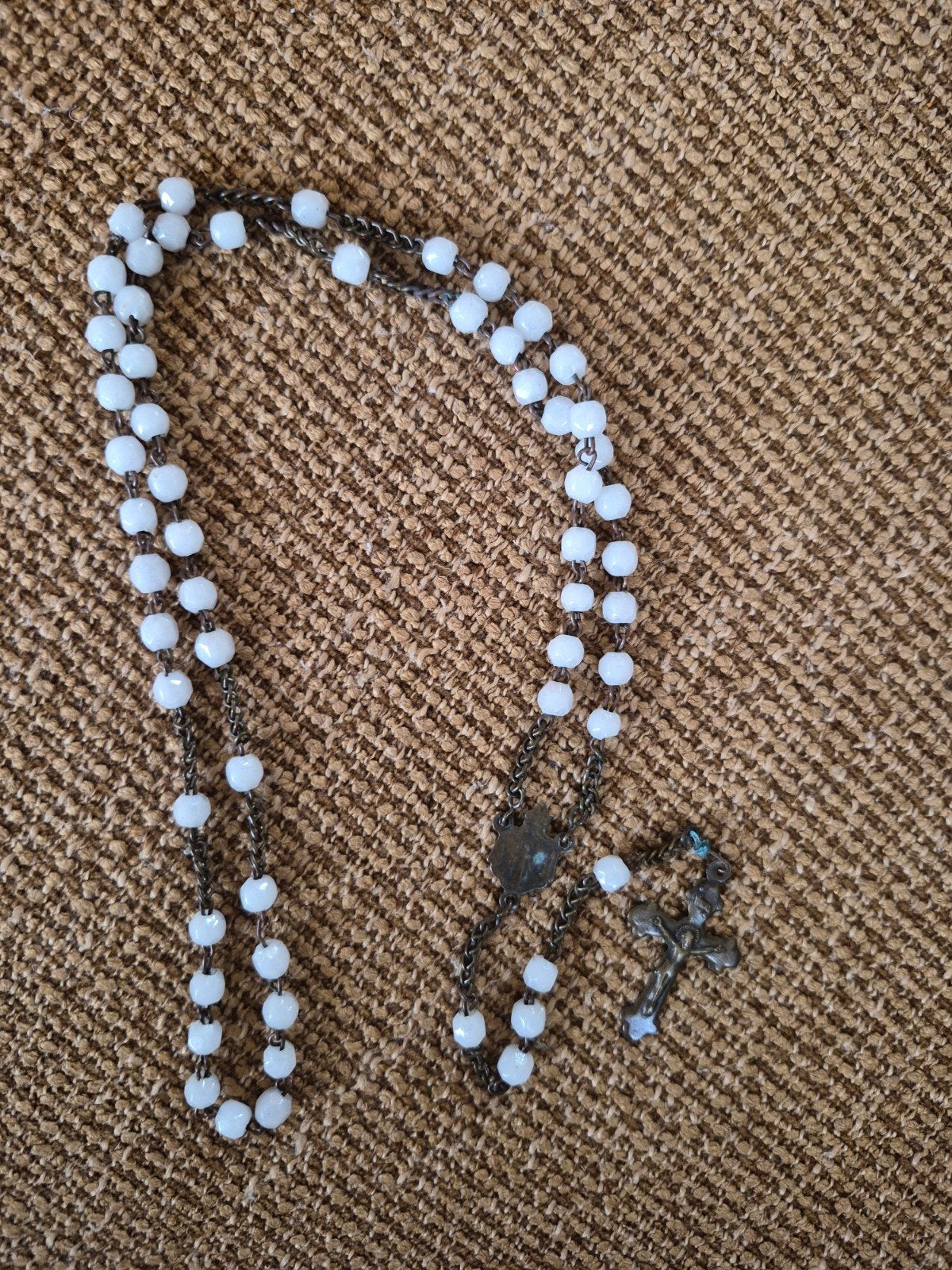 Rozenkrans met witte kralen en metalen kruis, Ophalen of Verzenden