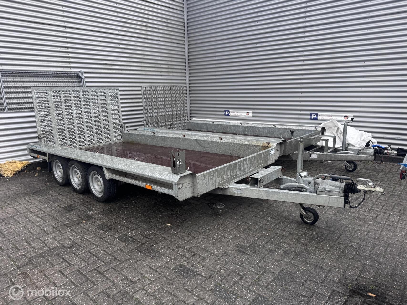 Machinetransporter 400x 180 3-Asser oprijklep, Gebruikt