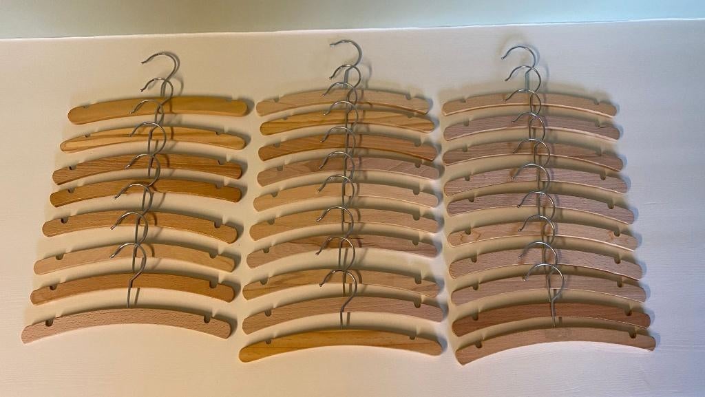 20 kinderkleding hangers voor baby en kinderkleertjes hout, Kleding | Dames, Kledinghangers, Ophalen of Verzenden, Zo goed als nieuw