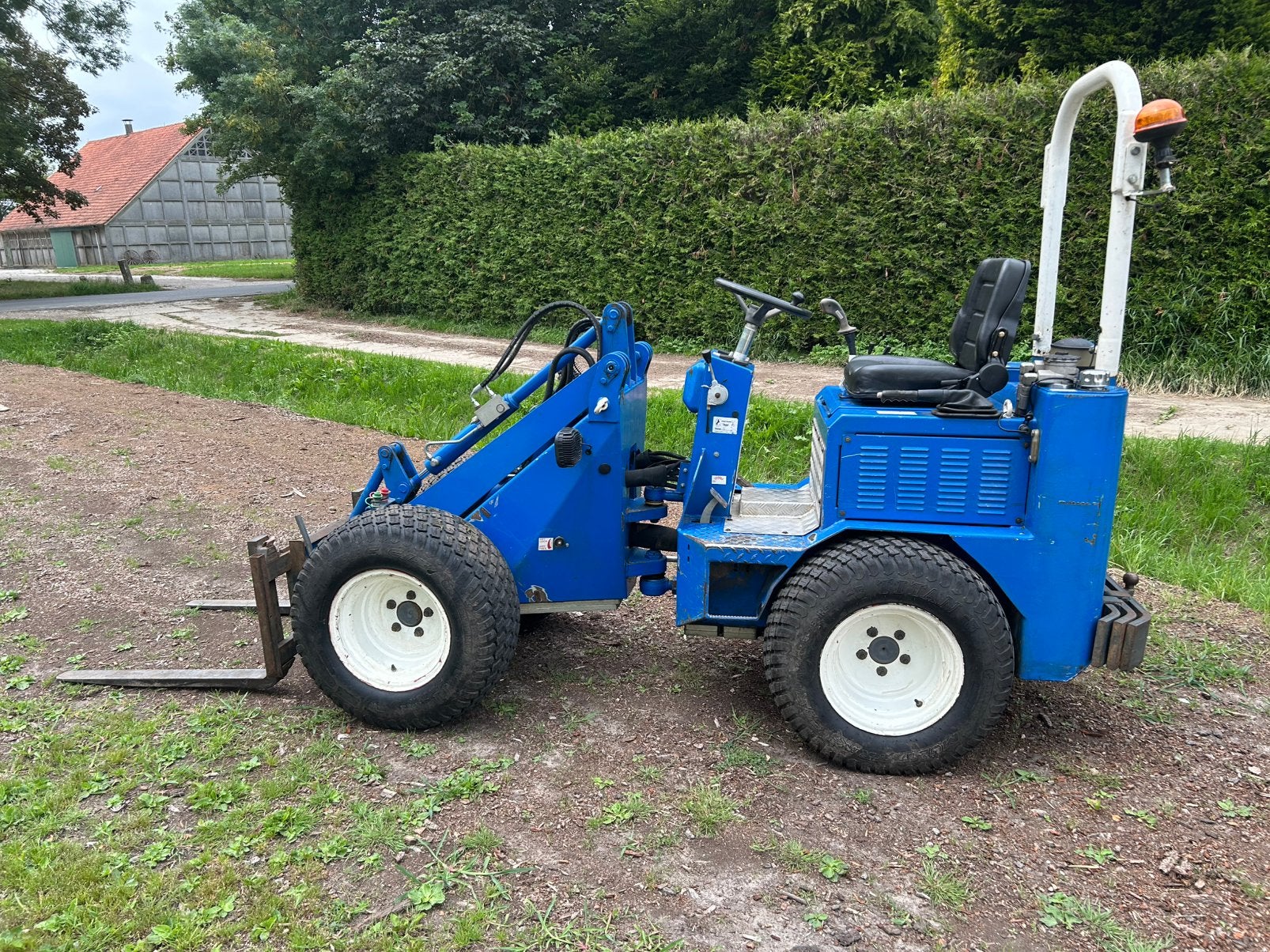 Te koop knikmops 130, Zakelijke goederen, Machines en Bouw | Kranen en Graafmachines, Ophalen of Verzenden, Wiellader of Shovel
