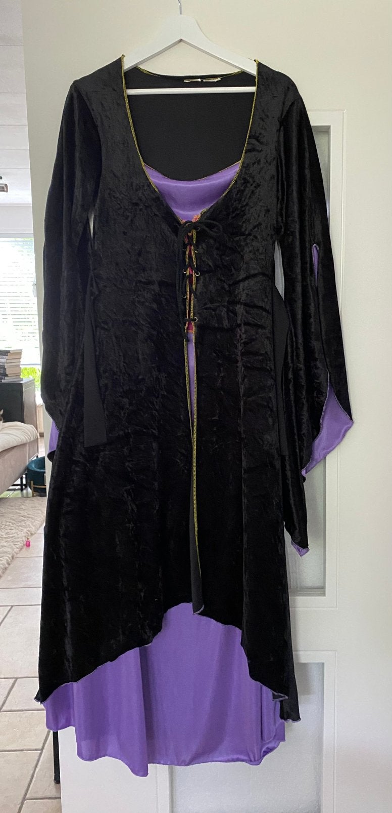 Jurk, carnaval, gothic, middeleeuwen, zwart/paars,fluweel, Ophalen