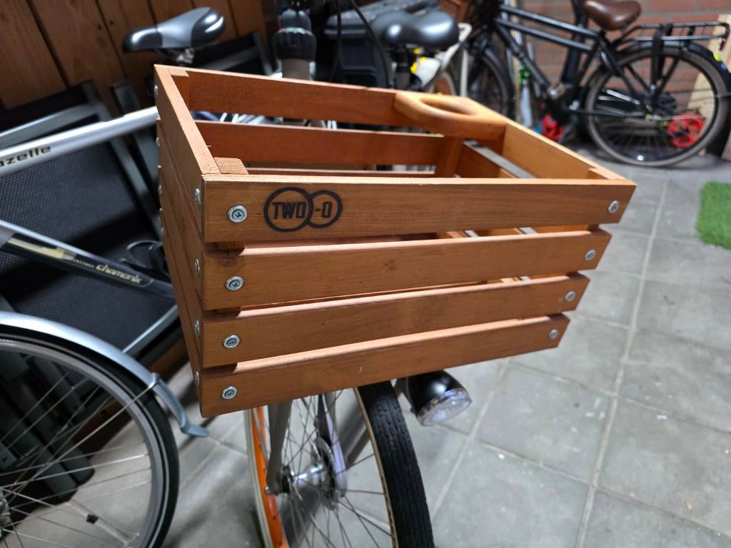 Two-O Houten Fietskrat met Bekerhouder - Als Nieuw, Ophalen of Verzenden, Zo goed als nieuw, Fietskrat