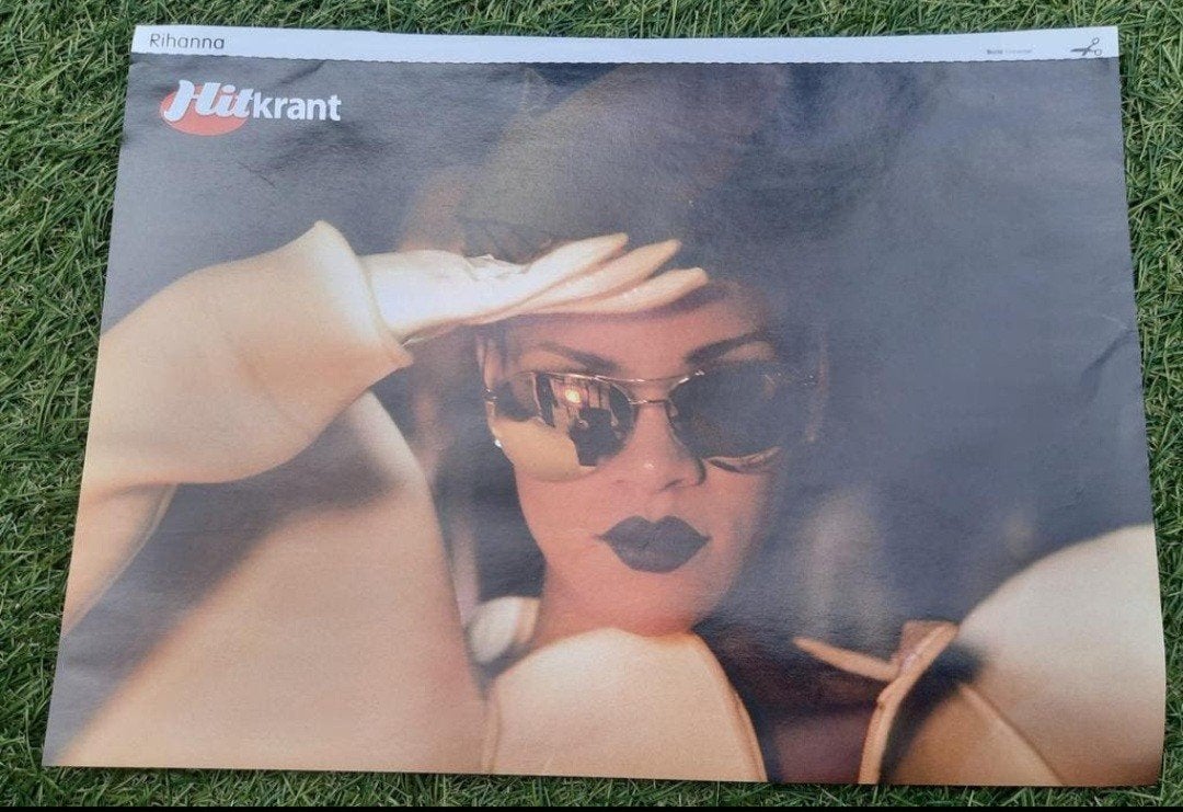 Poster A4 Hitkrant 2009 Rihanna / Paramore, Verzamelen, Gebruikt, A4 of kleiner, Rechthoekig Liggend, Ophalen of Verzenden