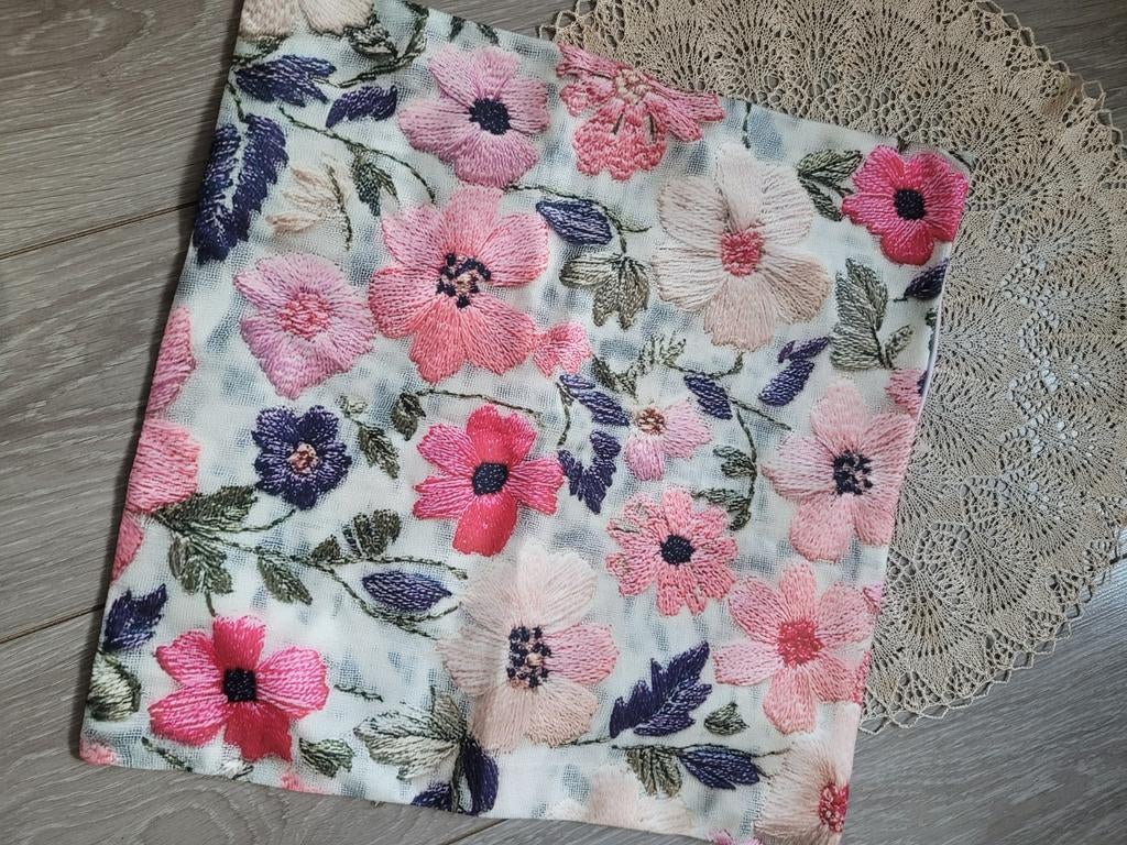 Geborduurde bloemen print kussenhoesje, Huis en Inrichting, Ophalen of Verzenden, Nieuw