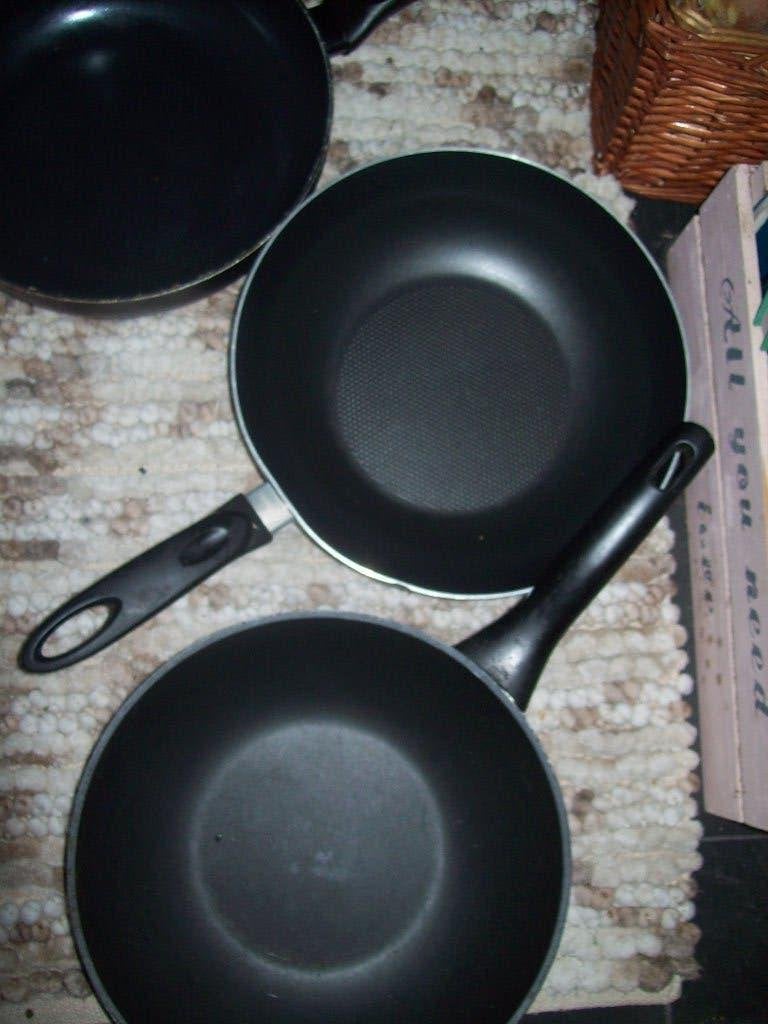Set van 3 pannen: wokpannen per stuk 10,00, Huis en Inrichting, Gebruikt, Antiaanbaklaag, Aluminium, Pannenset