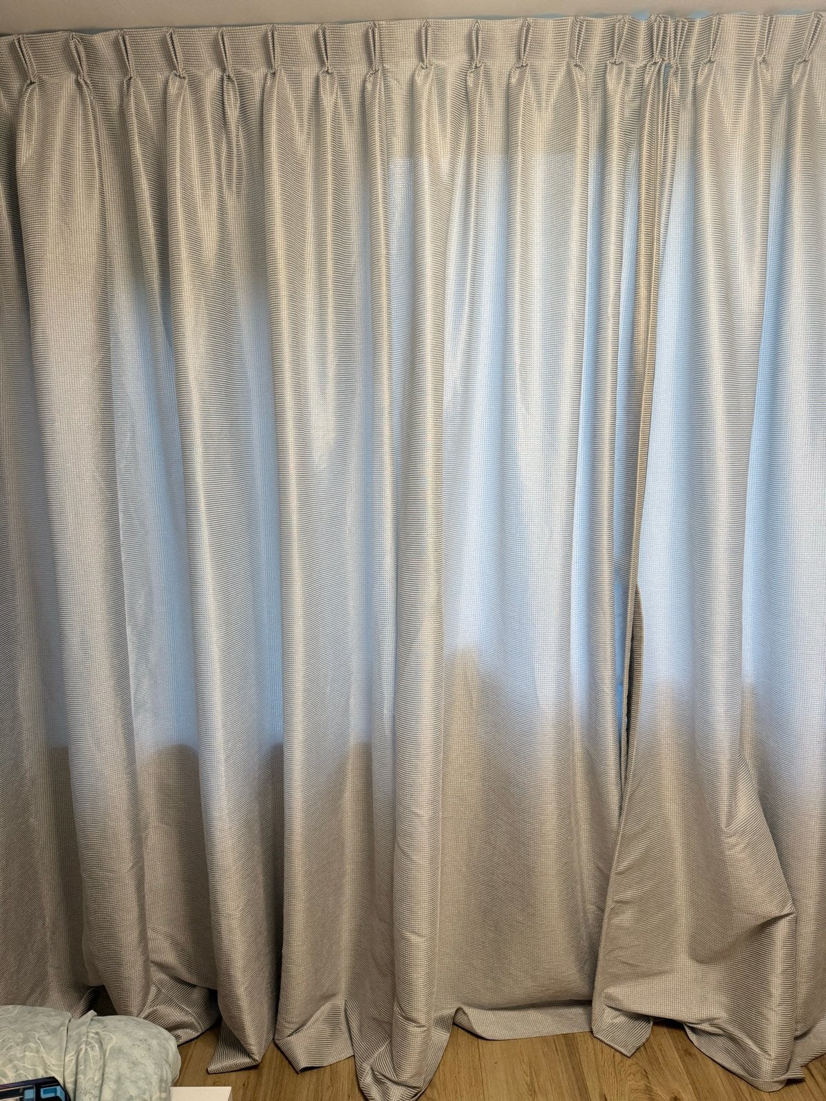 Lichtgrijze gordijnen met zilverdraad (350x250 cm), Huis en Inrichting, Ophalen of Verzenden, Gordijn, Grijs, Lichtdoorlatend