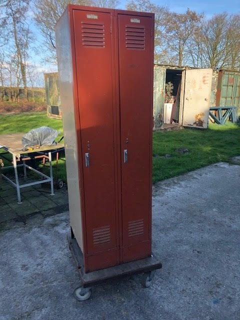 oude vintage franse duo lockerkast Aan 2 zijde deuren, Ophalen, Gebruikt