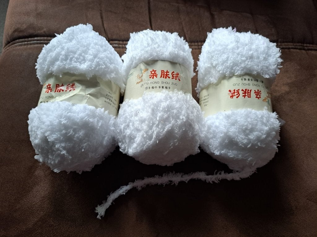 3 bollen witte chenille garen, samen € 3,50, Hobby en Vrije tijd, Breien en Haken, Ophalen of Verzenden, Nieuw, Breien of Haken