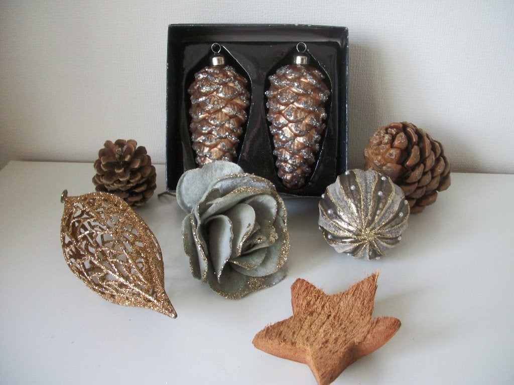 10 Kerst Decoratie Bloem Dennenappel Draad Kegel Roos - zgan, Diversen, Ophalen of Verzenden, Zo goed als nieuw