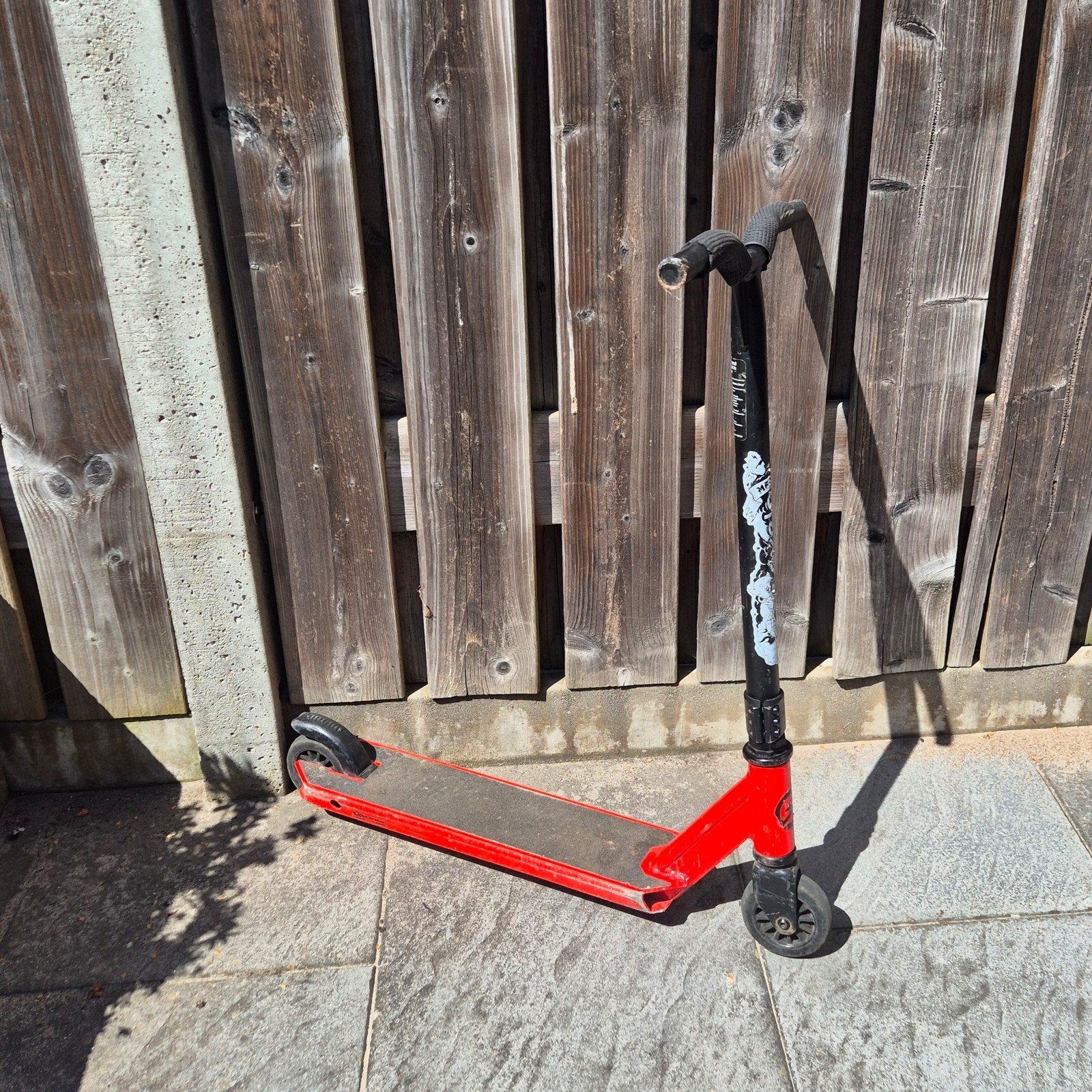 Stuntstep Rood/Zwart - Gebruikt maar in goede staat, Fietsen en Brommers, Steps, Ophalen, Gebruikt, Gewone step, Onbekend