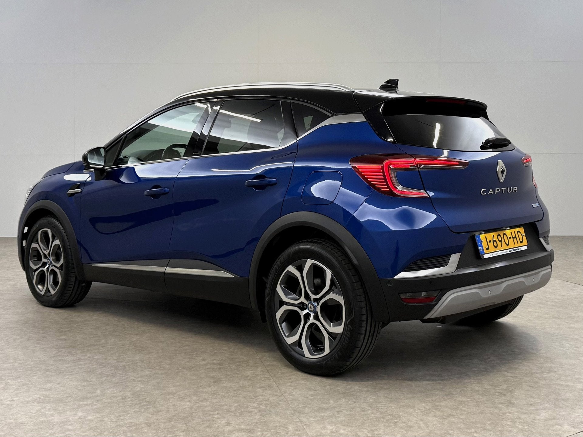 Renault Captur 1.6 E-Tech Plug-in Hybrid | 360 | Virtual |, Gebruikt, 4 cilinders, 57 km, Bedrijf