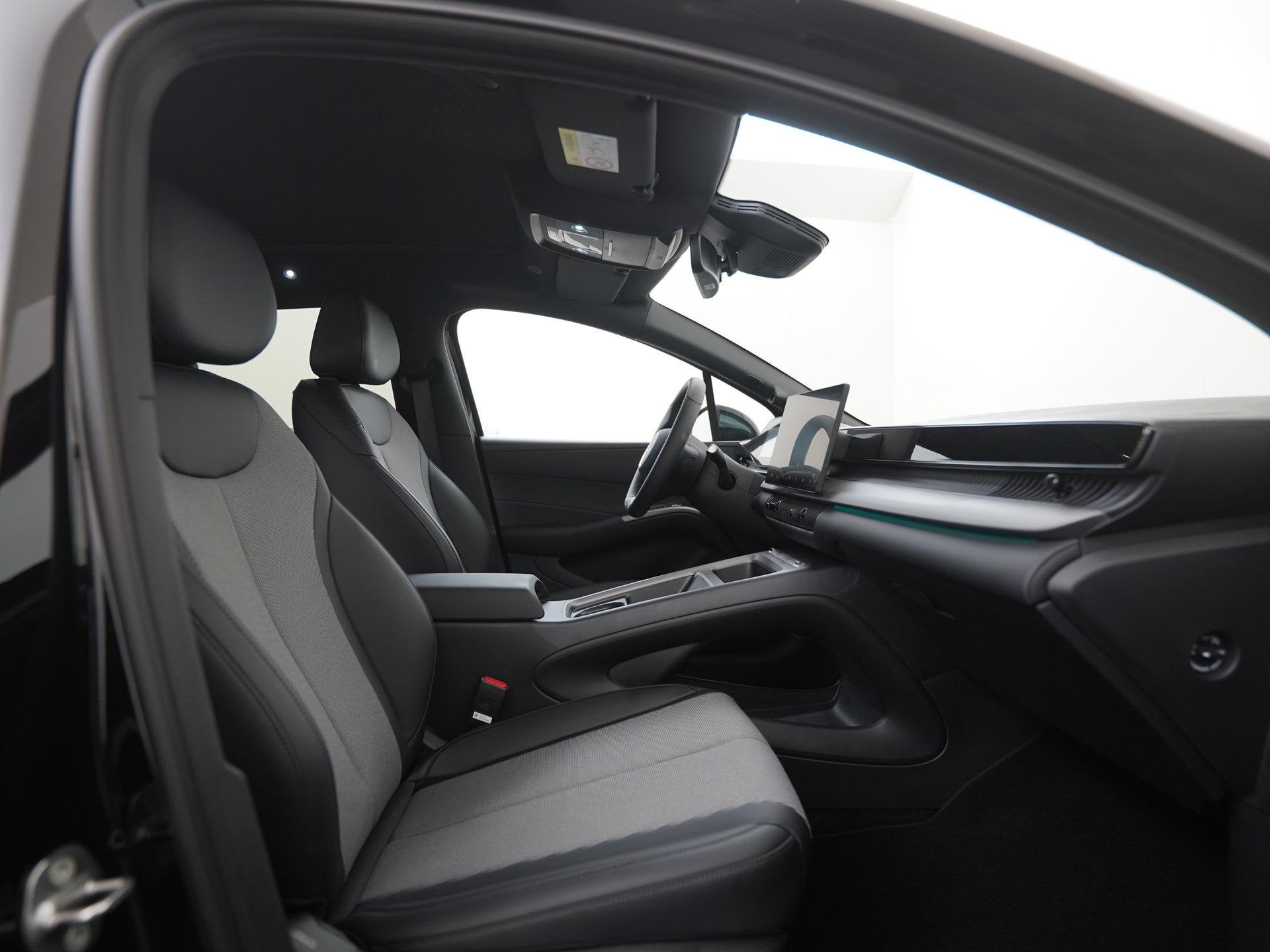 BYD DOLPHIN G 1.5L DM-i Comfort PHEV | Panoramadak | Head-Up, Auto's, 4 cilinders, Leder en Stof, Zwart, Bedrijf