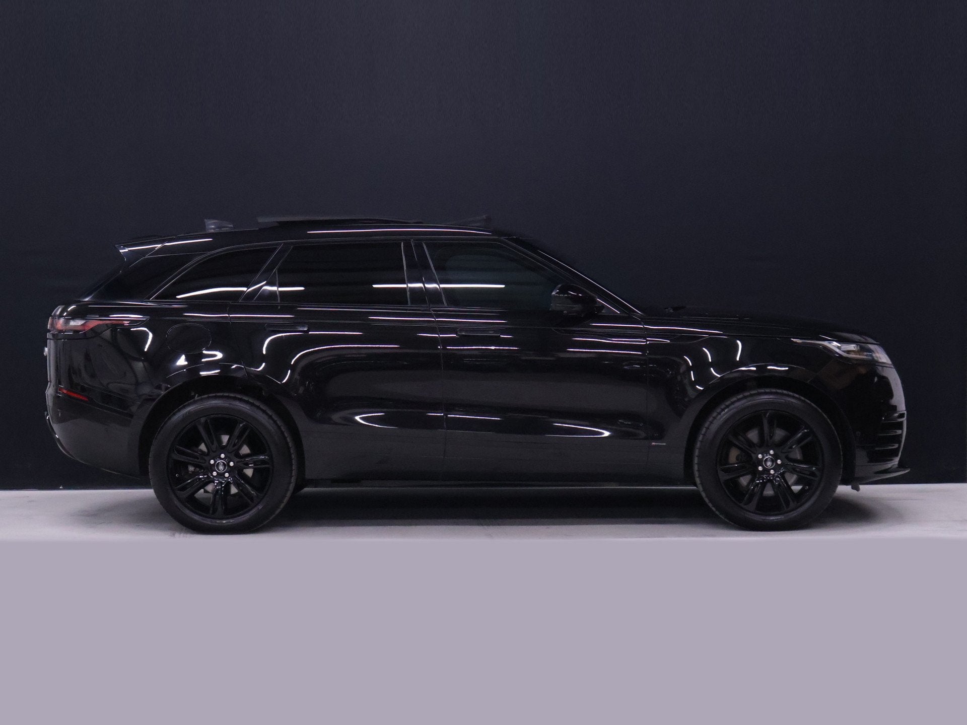 Land Rover Range Rover Velar 2.0 P400e R-Dynamic HSE [SCHUIF, Auto's, Land Rover, Automaat, Gebruikt, Zwart, 4 cilinders