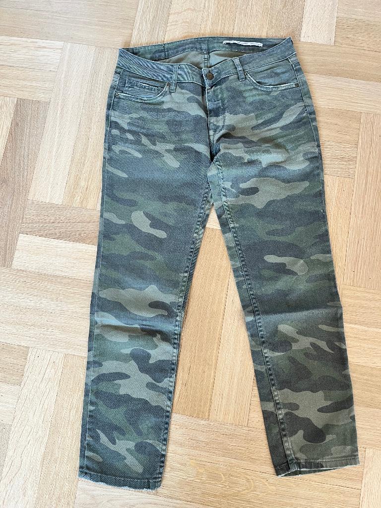 Zara army print broek, Kleding | Dames, Broeken en Pantalons, Zara, Ophalen of Verzenden, Zo goed als nieuw, Maat 34 (XS) of kleiner