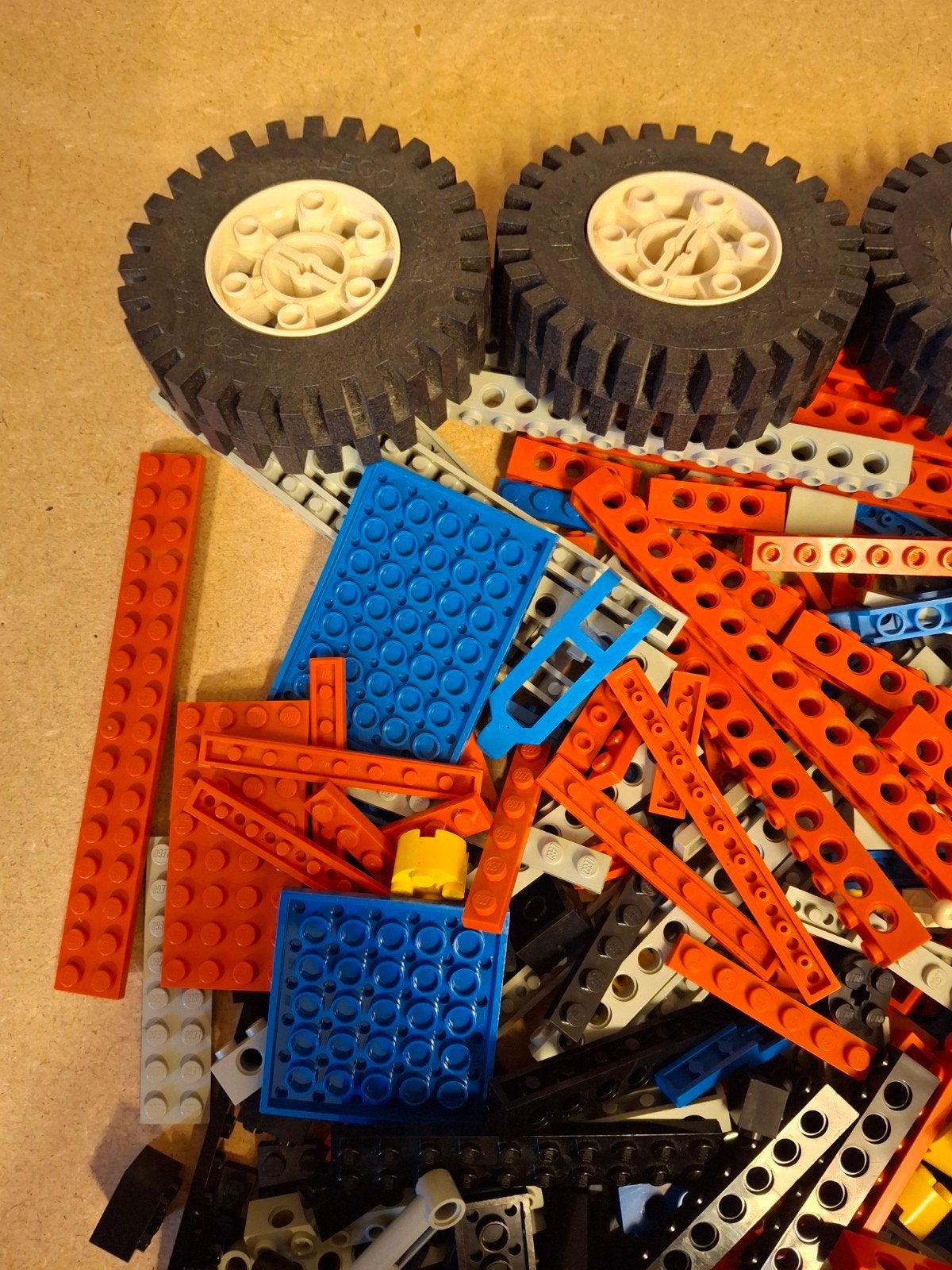 Lego 8865 Test Car inclusief poster. Jaren 80 Technic, Lego, Info@lego.com, 33 Bath Road, Slough, UK, Lego