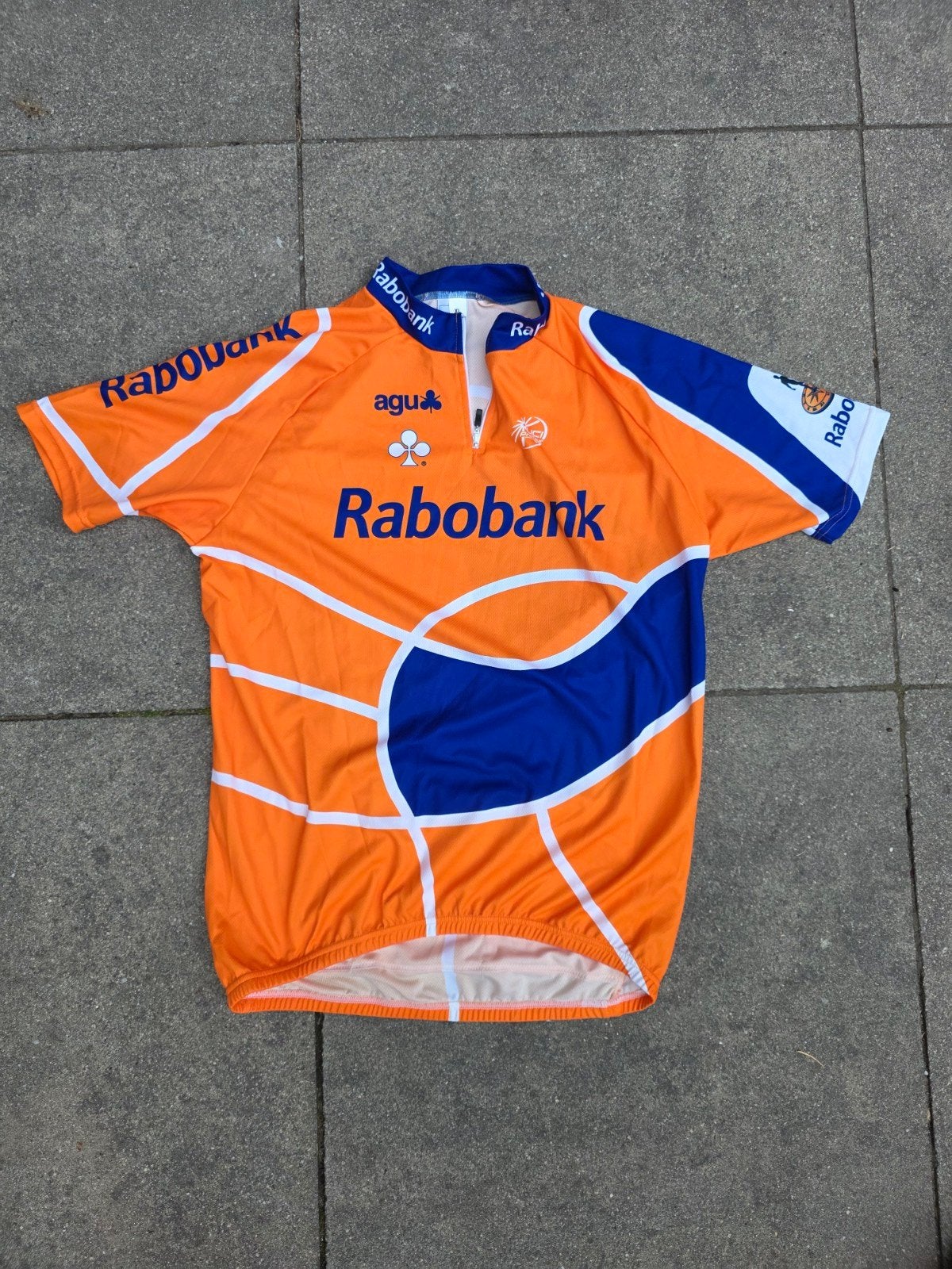Rabobank Wieleroutfit: Shirt, Broek & Helm (AGU), Fietsen en Brommers, Fietsaccessoires | Fietskleding, Ophalen, Heren, Zo goed als nieuw