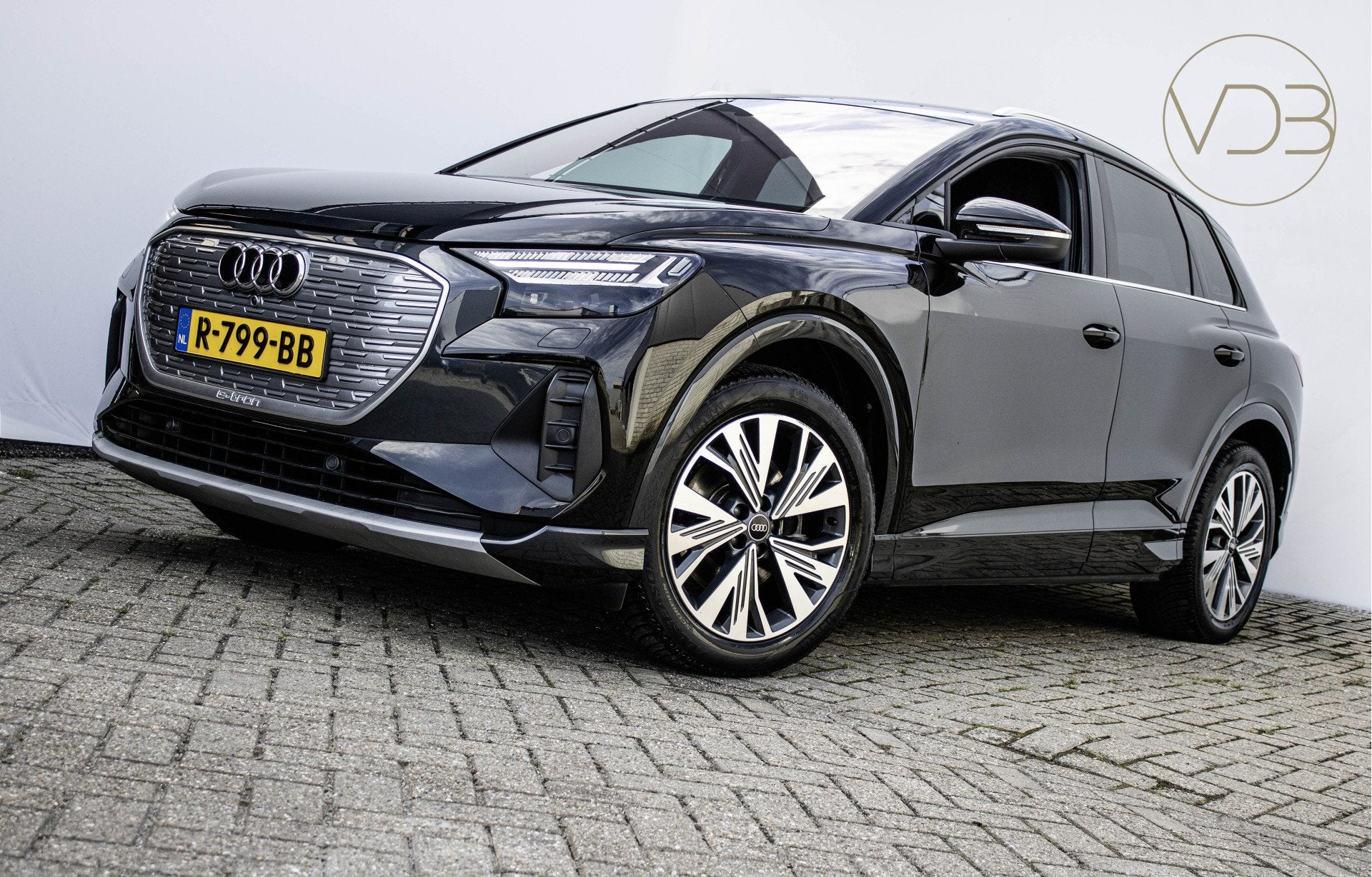 Audi Q4 e-tron 35 SOH 91,6% Advanced edition 55 kWh 2022 Ori, Auto's, Audi, Gebruikt, Zwart, 1865 kg, Zwart
