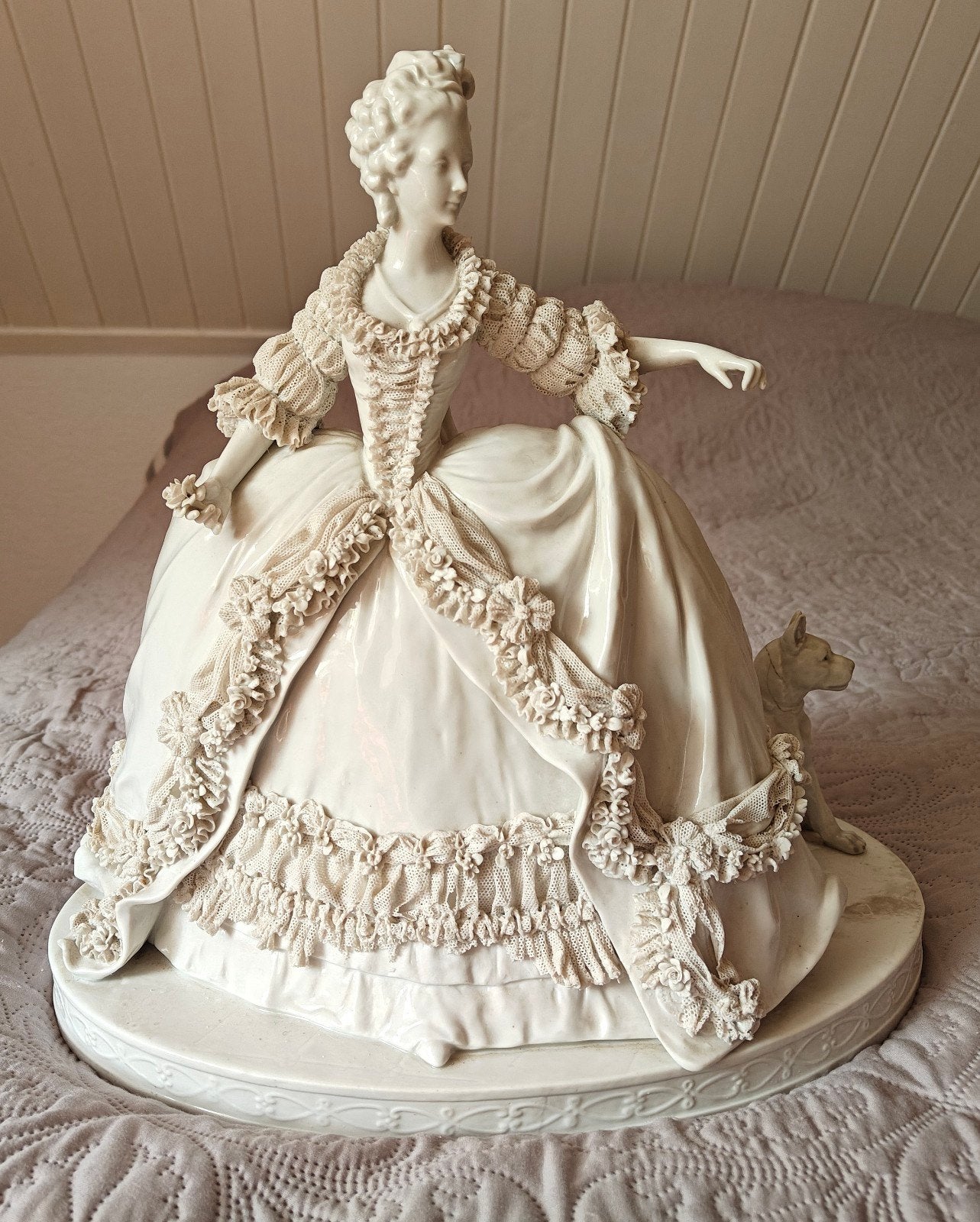 rococo kant porseleine beeld Volkstedt vintage, Ophalen