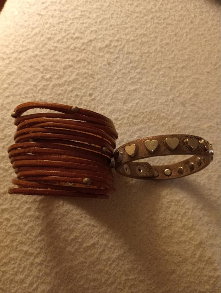 2 armbandjes, Ophalen of Verzenden, Gebruikt, Bruin, Leer