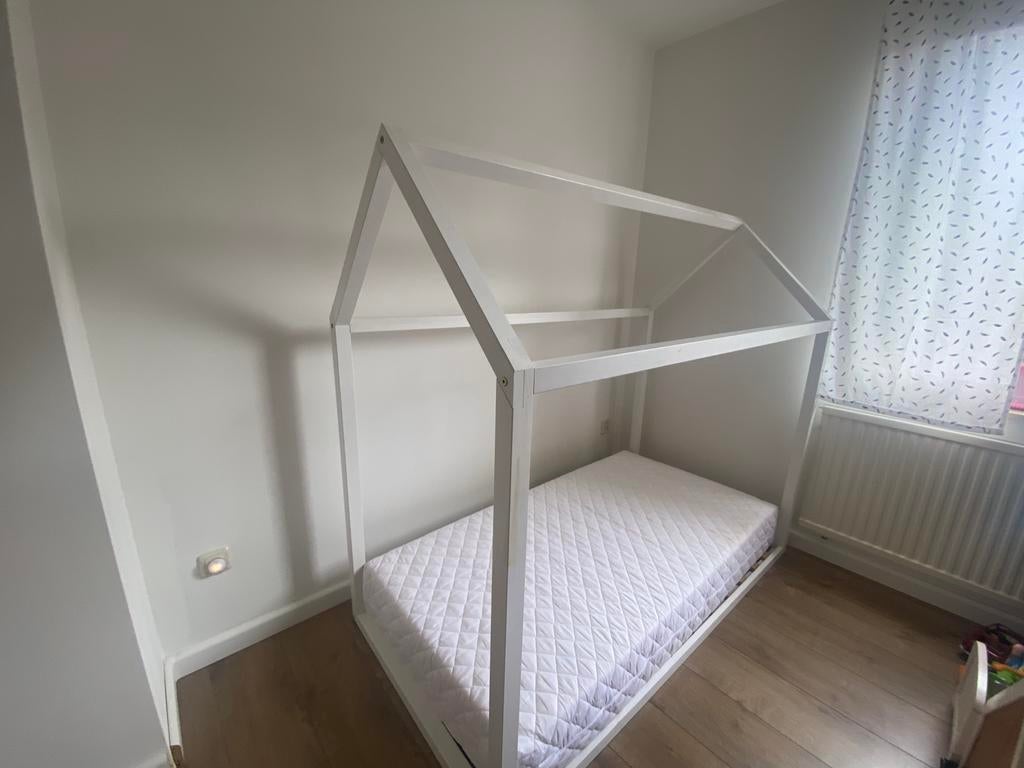Huisjes bed van maison petit amélie, Kinderen en Baby's, Kinderkamer | Bedden, Ophalen, 70 tot 85 cm, 140 tot 160 cm, Zo goed als nieuw