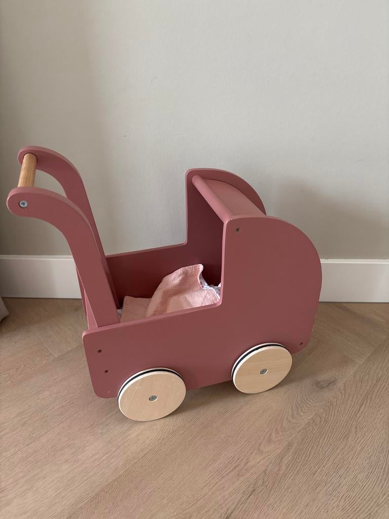 Little Dutch Houten Poppenwagen - Roze, Kinderen en Baby's, Speelgoed | Poppen, Ophalen, Zo goed als nieuw, Overige typen