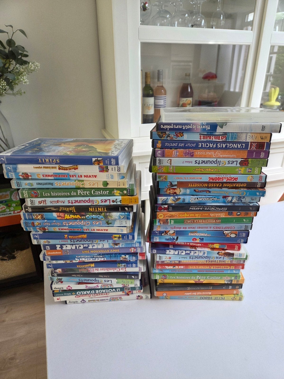 50 DVDs voor kids Franstalig, Vanaf 9 jaar, Ophalen, Zo goed als nieuw, Film