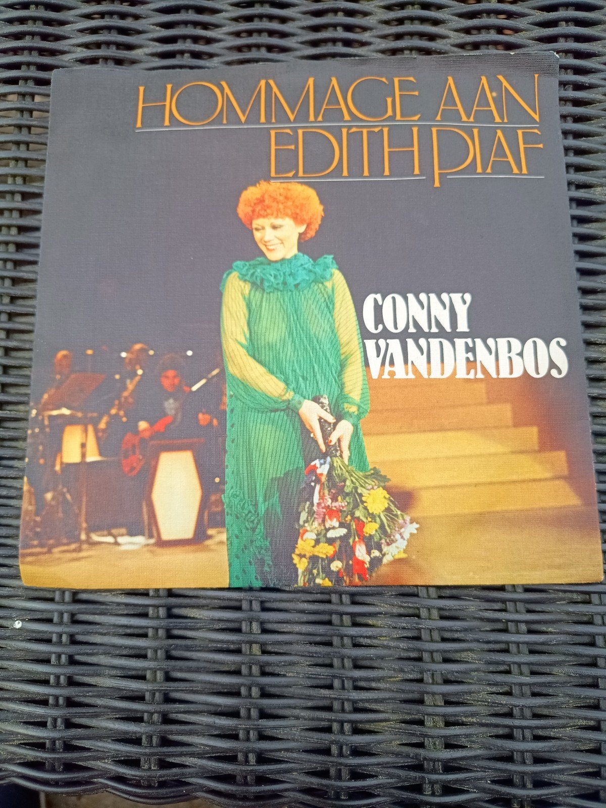 conny vandenbos - hommage aan Edith Piaf, Beschermende buitenhoes, Ophalen of Verzenden, Gebruikt