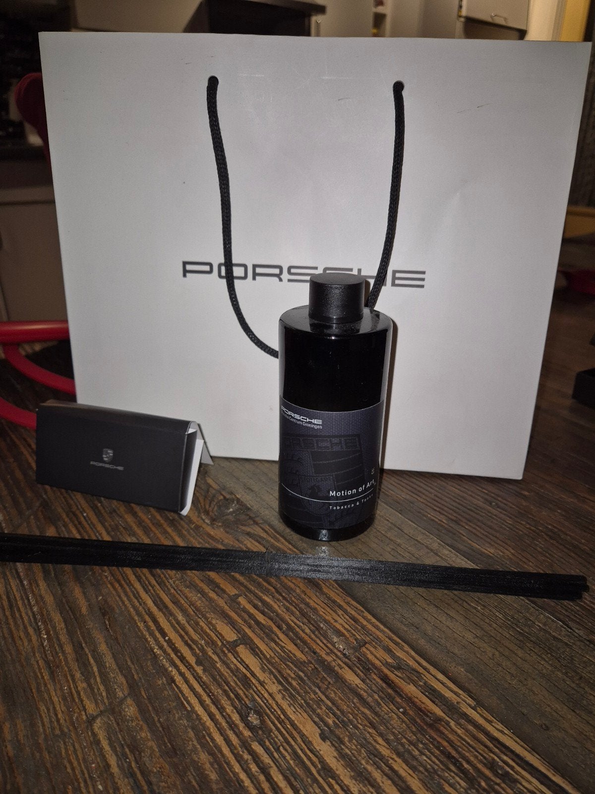 Porsche Geurdiffuser - Motion of Art Tabacco & Tonka 200ml, Zwart, Nieuw, Ophalen of Verzenden, Modern