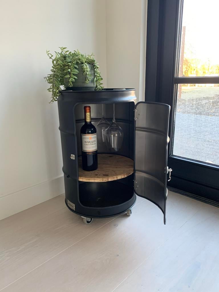 Uniek wijn/drank meubel van olievat op wielen, Ophalen, Gebruikt, Minder dan 5 flessen, Metaal