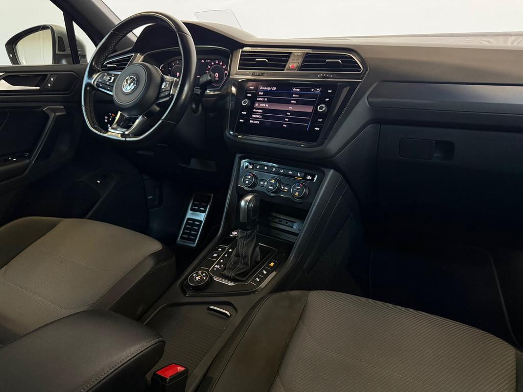 Volkswagen Tiguan 2.0 TSI 4Motion 3 x R-line ACC Pano Keyles, Auto's, Automaat, Gebruikt, Zwart, Leder en Stof